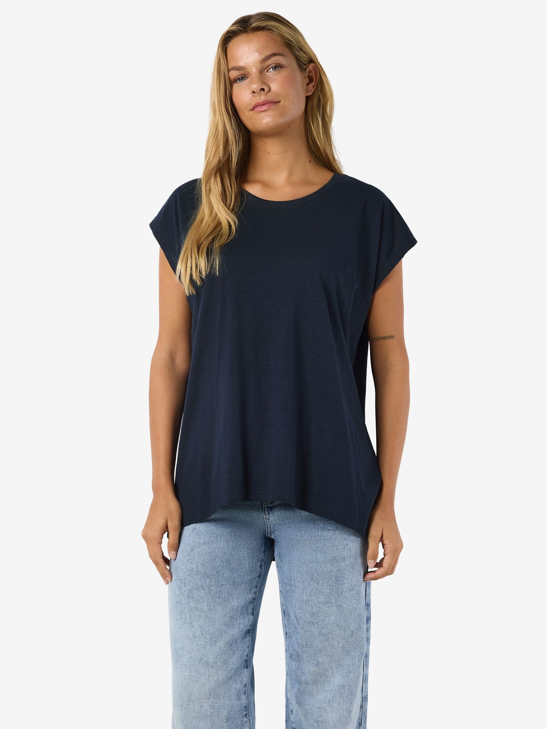noisy-may-mathilde-t-shirt-damen-oversized-bio image 2