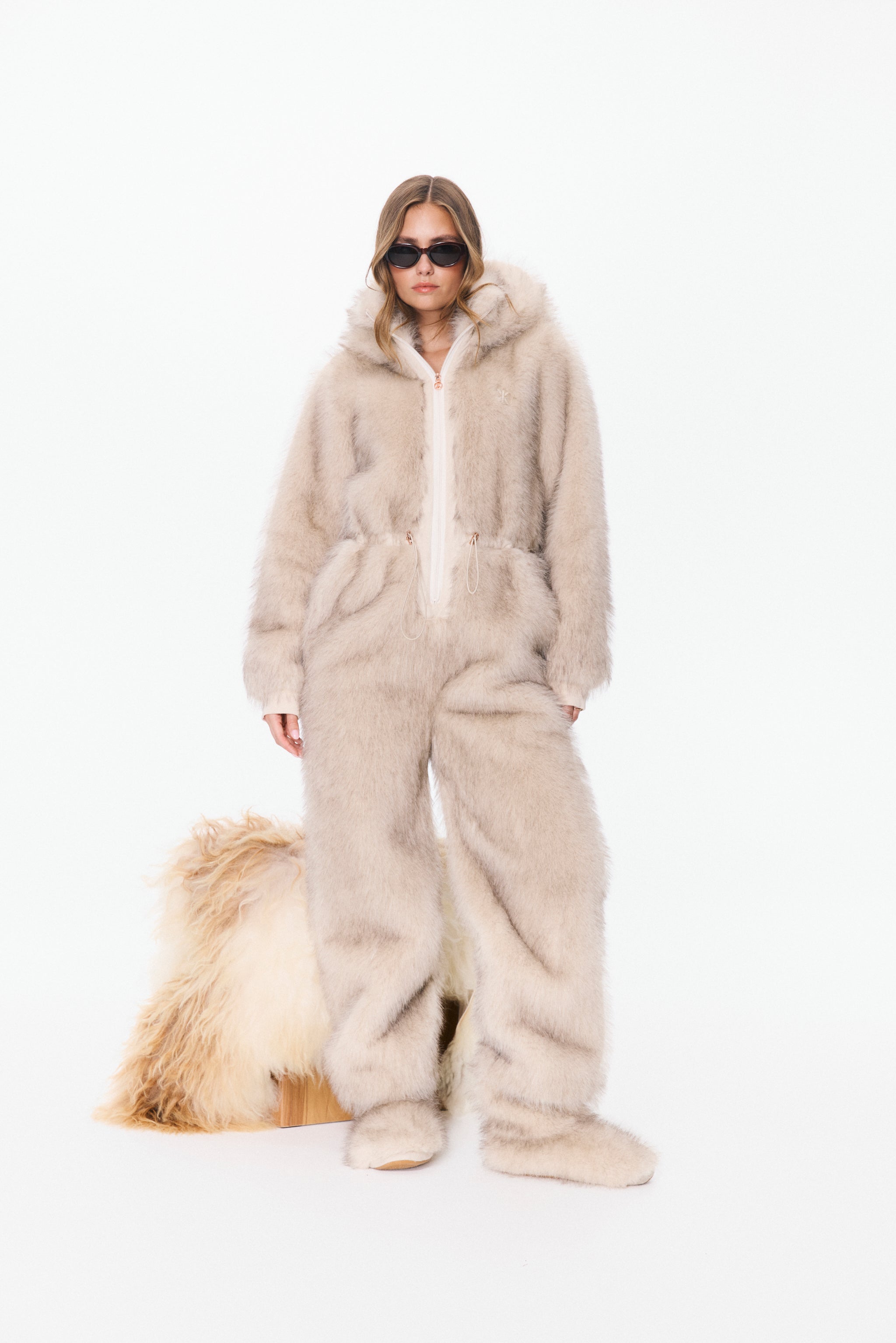 onepiece-the-housewife-jumpsuit-overall-beige-kunstfell-damen image 6