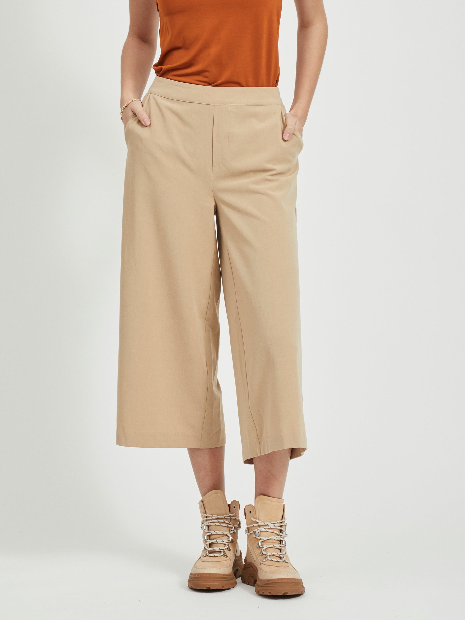 object-culotte-damen-hose-cropped-mit-weitem-schnitt image 3