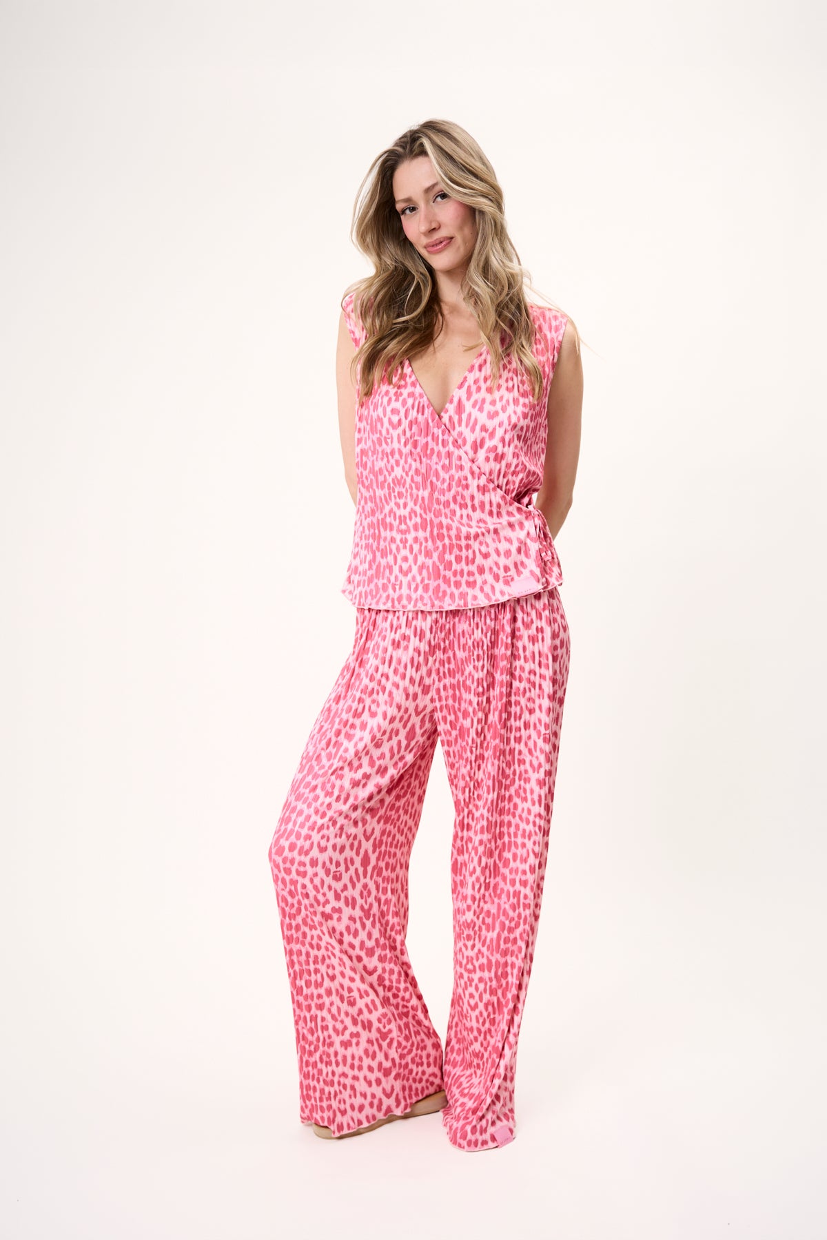 oh-april-solin-plissee-top-leo-raspberry-loose-fit image 2