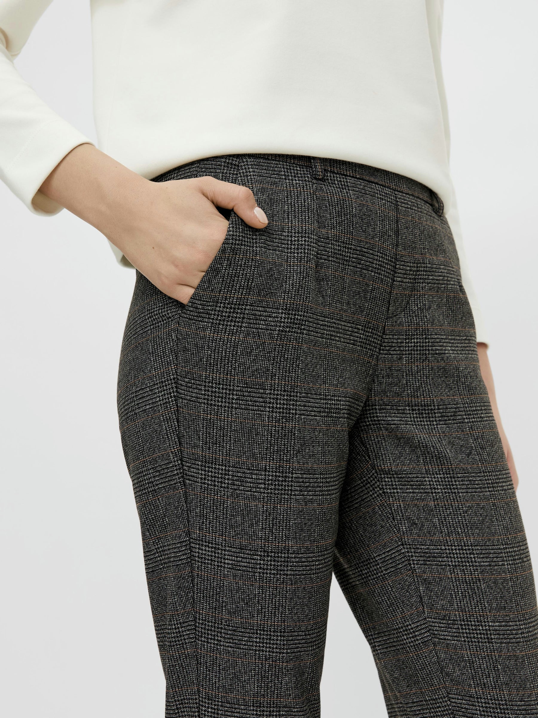 object-objilisa-slim-fit-hose-cropped-b-gelfalte-5 image 6