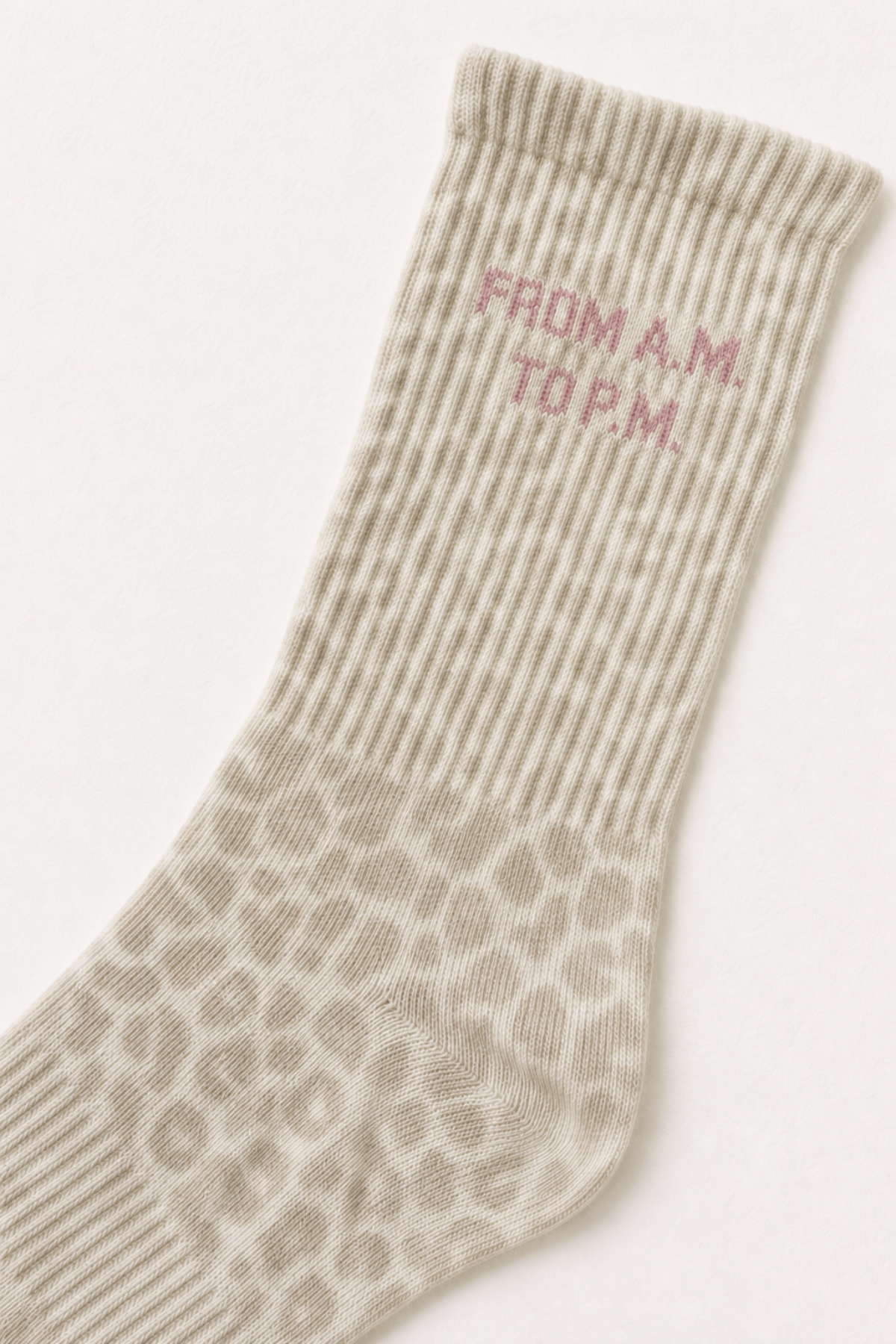 oh-april-lotta-ripped-socks-micro-leo-beige-tennissocke image 3