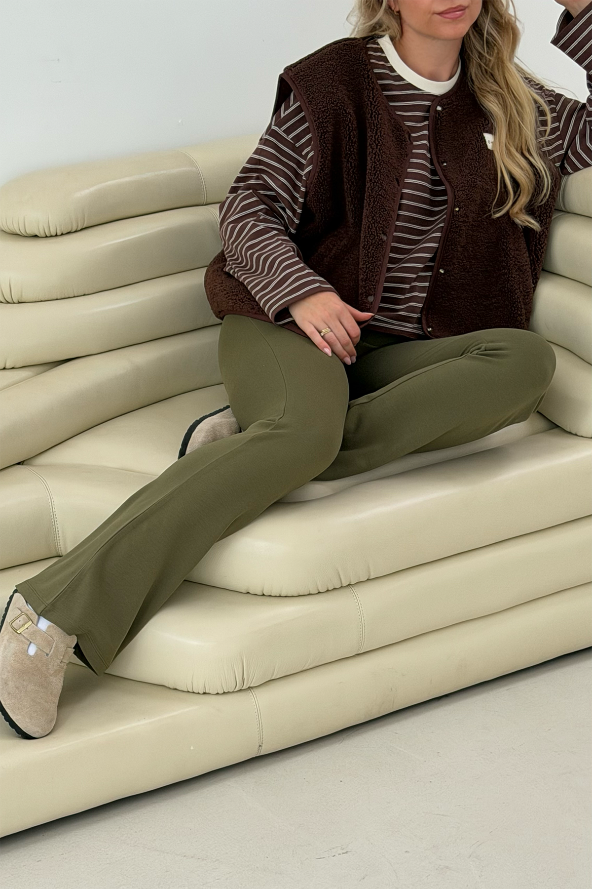 oh-april-tia-bootcut-leggings-olive-slim-fit image 4