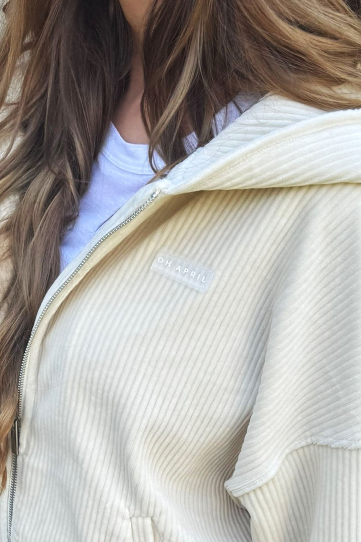 oh-april-jacken-westen-cropped-cord-jacke-kapuze-beige image 3