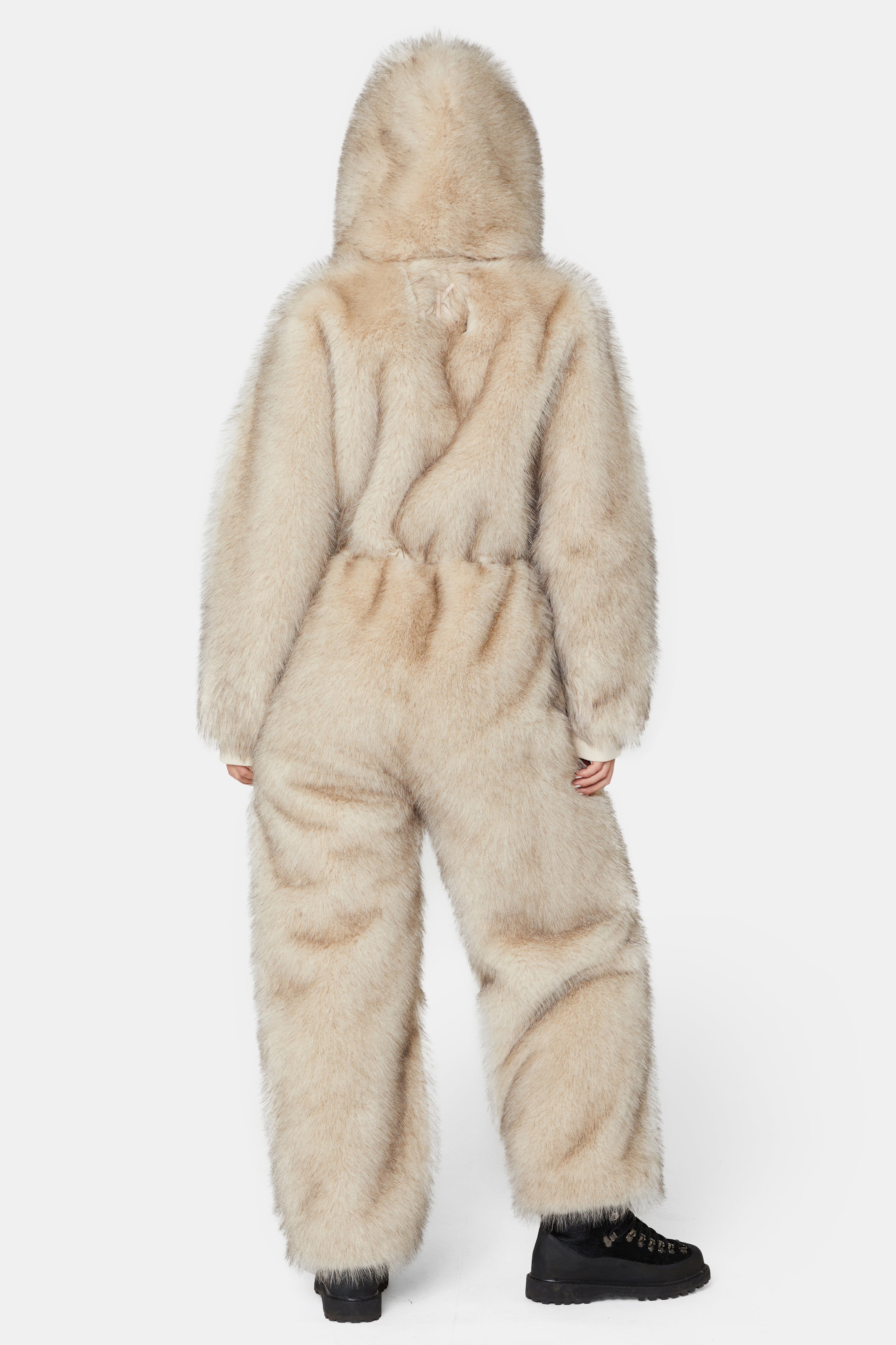 onepiece-the-housewife-jumpsuit-overall-beige-kunstfell-damen image 5
