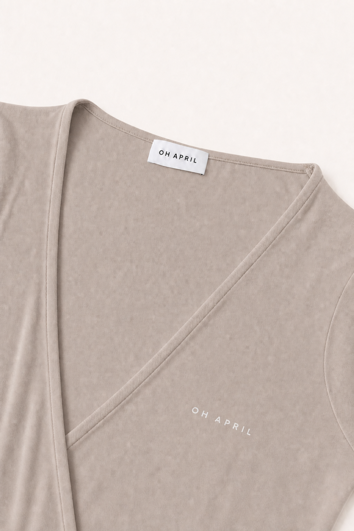 oh-april-luca-wrap-cardigan-taupe-slim-fit image 3