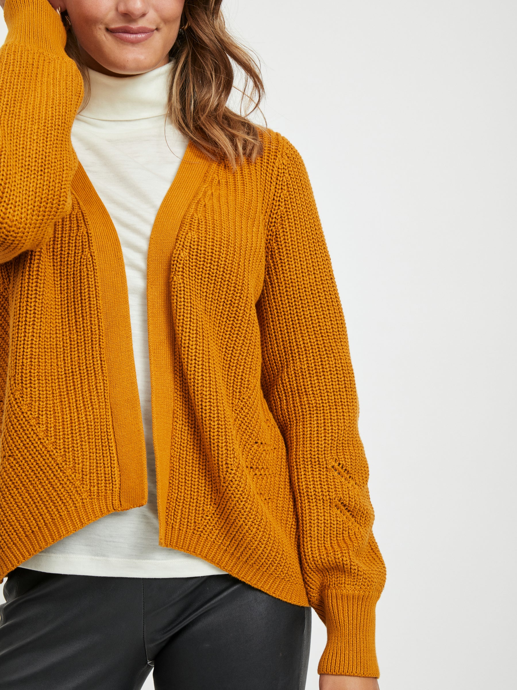 object-jumpers-kurzer-strickcardigan-grobstrick image 6