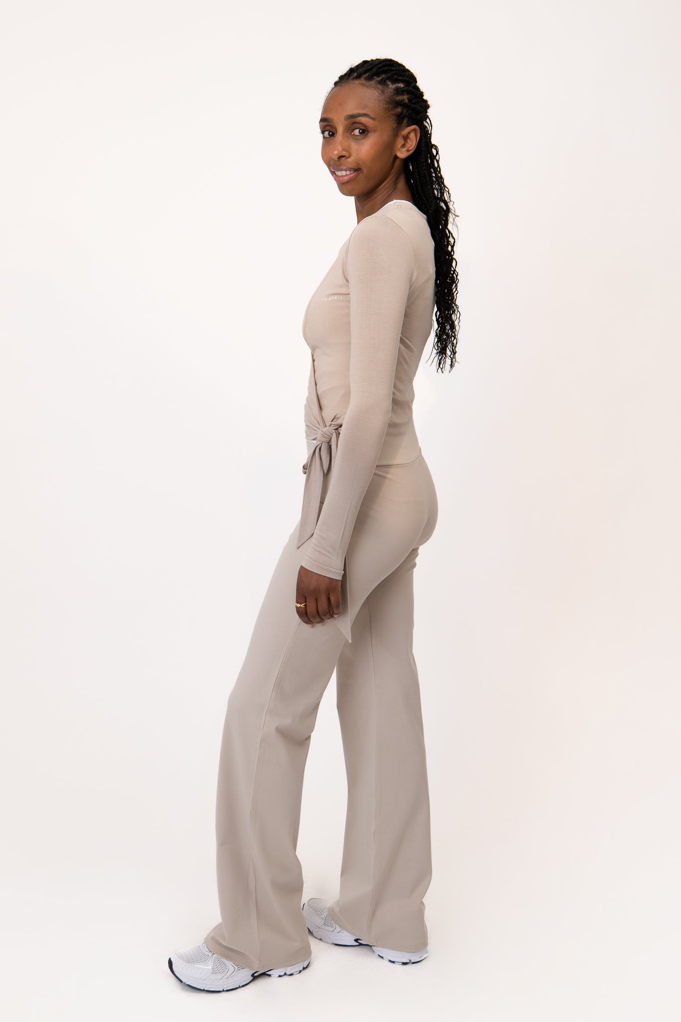 oh-april-luca-wrap-cardigan-taupe-slim-fit image 4