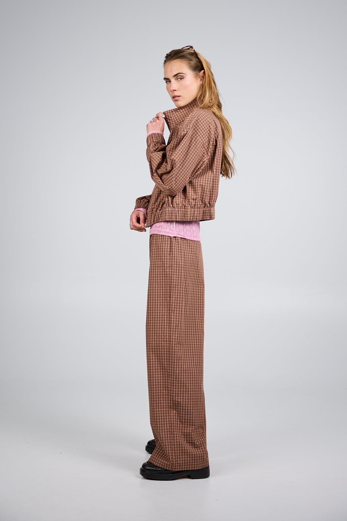 oh-april-hazel-wide-leg-pants-cocoa-dust-check-hose-karo image 3