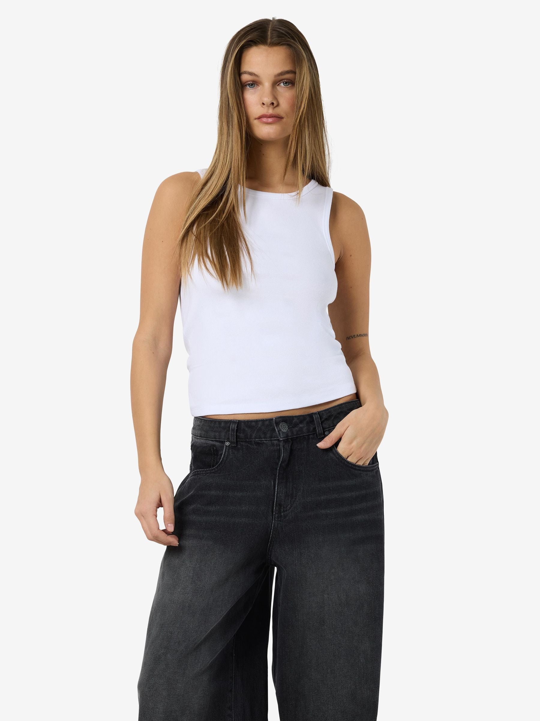 noisy-may-nmmaya-top-u-ausschnitt-ripp-slim-fit-6 image 2