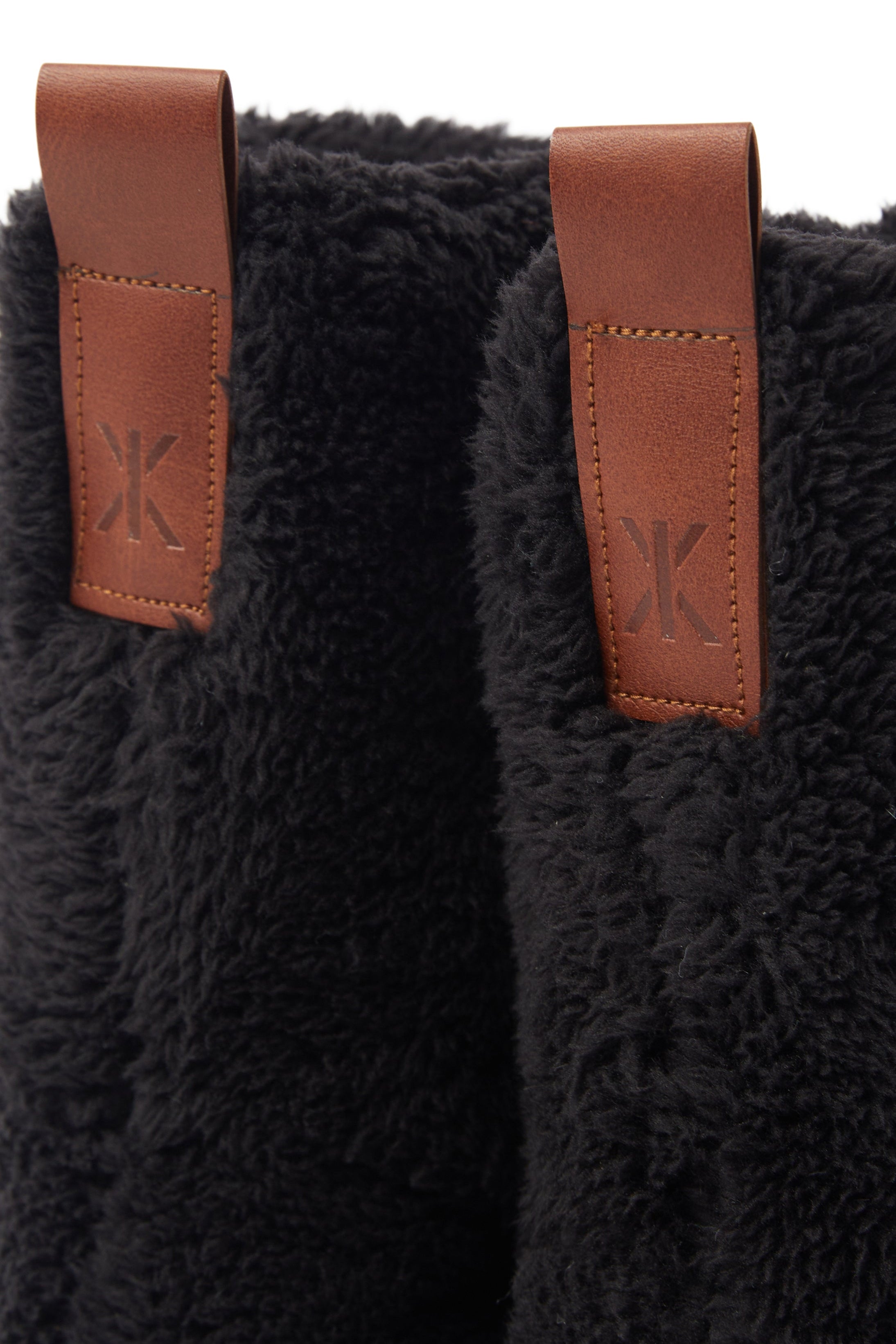 onepiece-puppy-slippers-hausschuhe-schwarz-fleece image 3