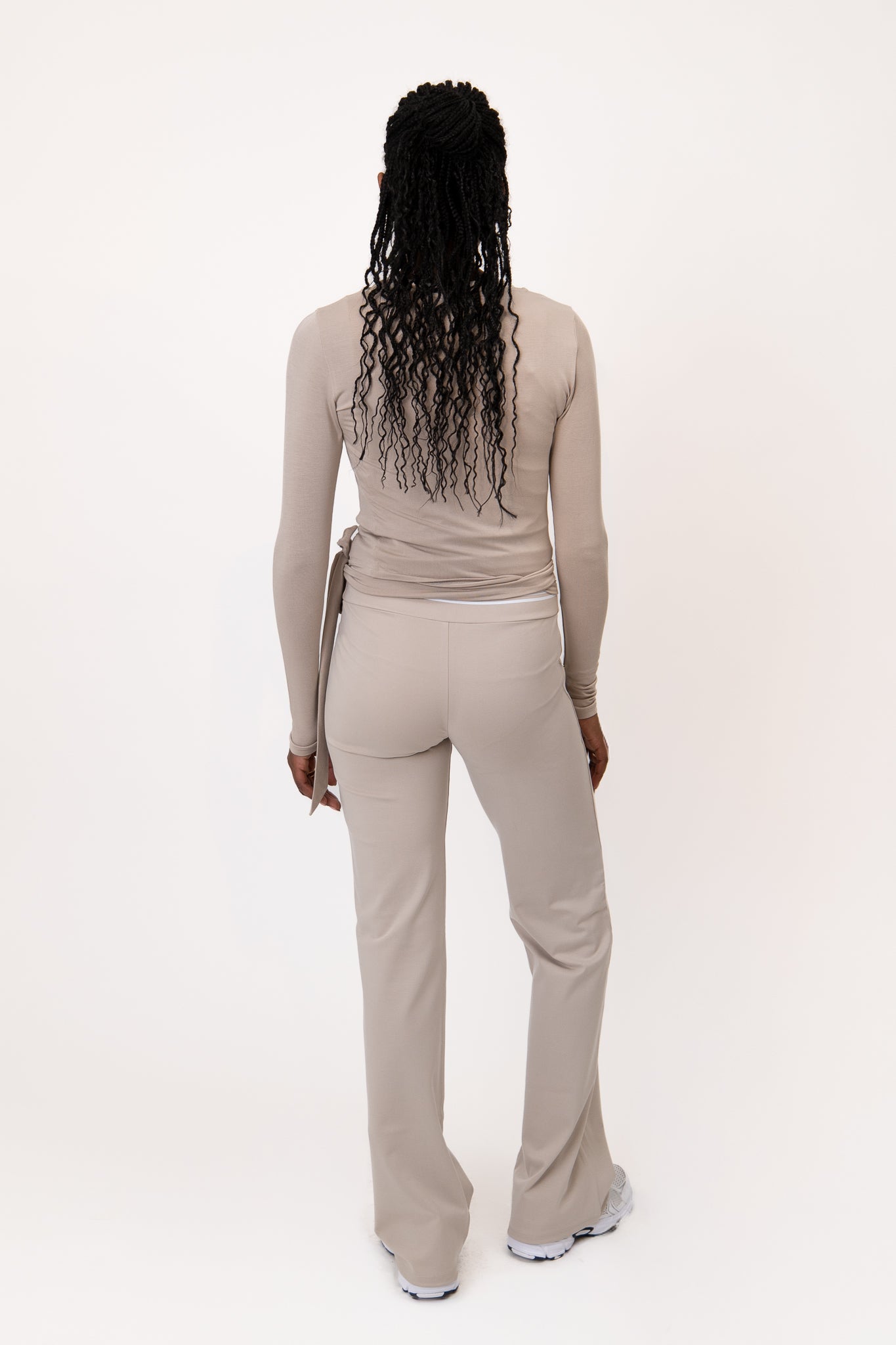 oh-april-luca-wrap-cardigan-taupe-slim-fit image 6