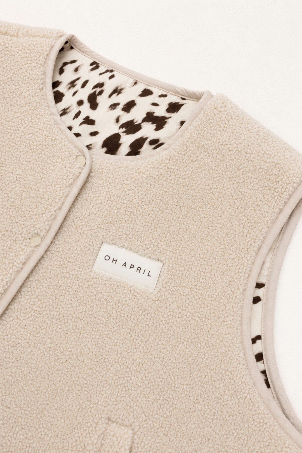 oh-april-magnolia-fleece-weste-off-white-cow image 3