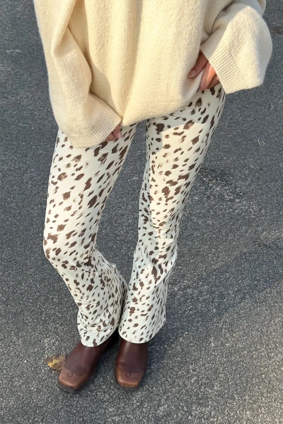 oh-april-tia-bootcut-leggings-cow-kuhmuster-slim image 1