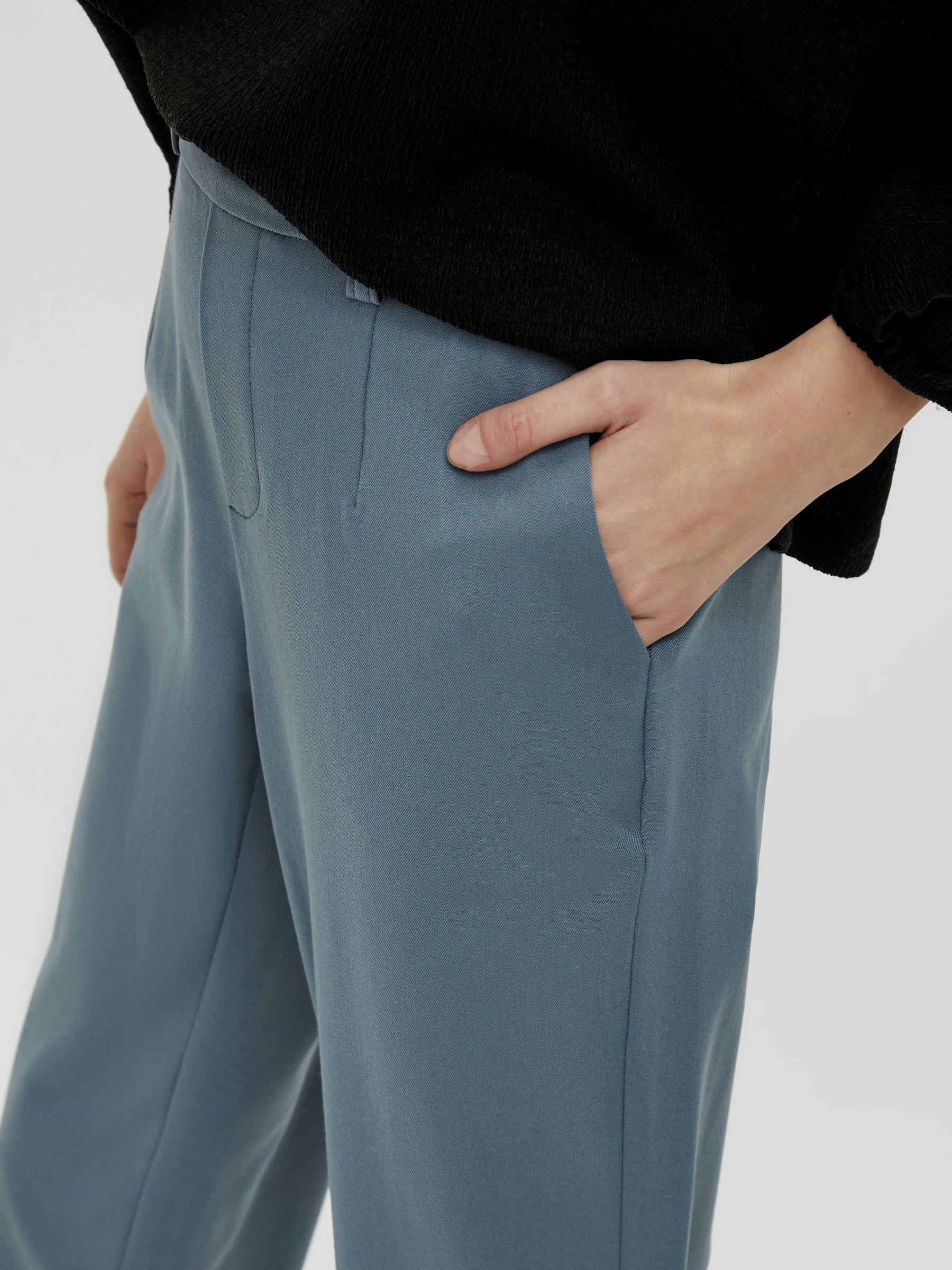 object-objlisa-slim-fit-hose-cropped-mit-stretch image 5