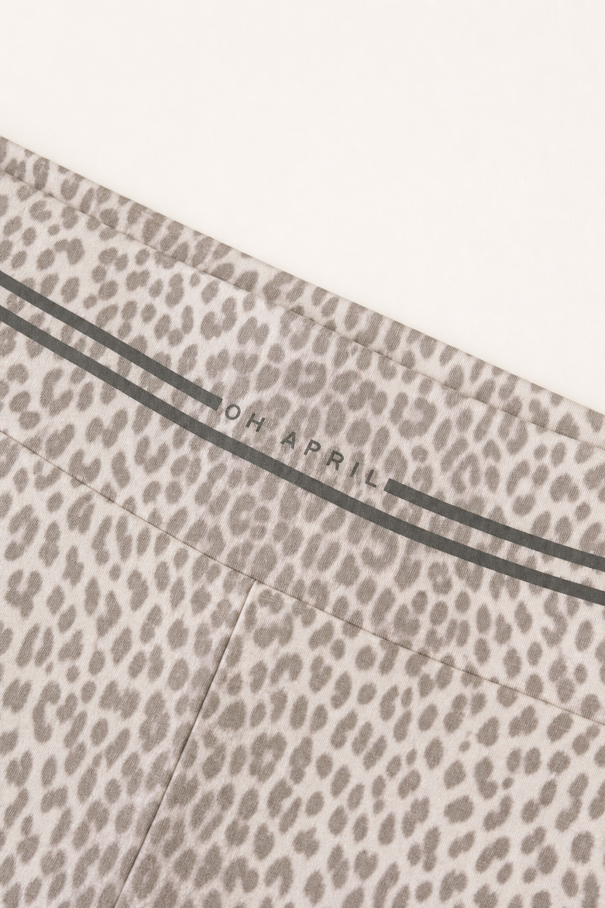 oh-april-roxie-bike-shorts-micro-leo-beige-lyocell image 4