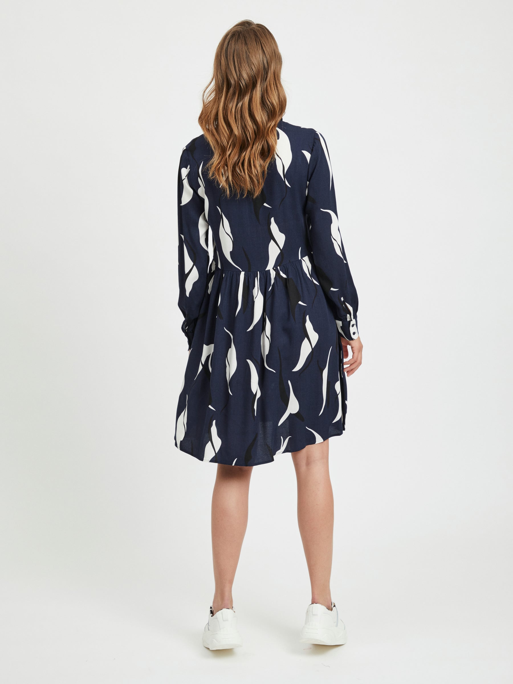 object-kleid-langarm-gemustert-knielang-plissee image 4