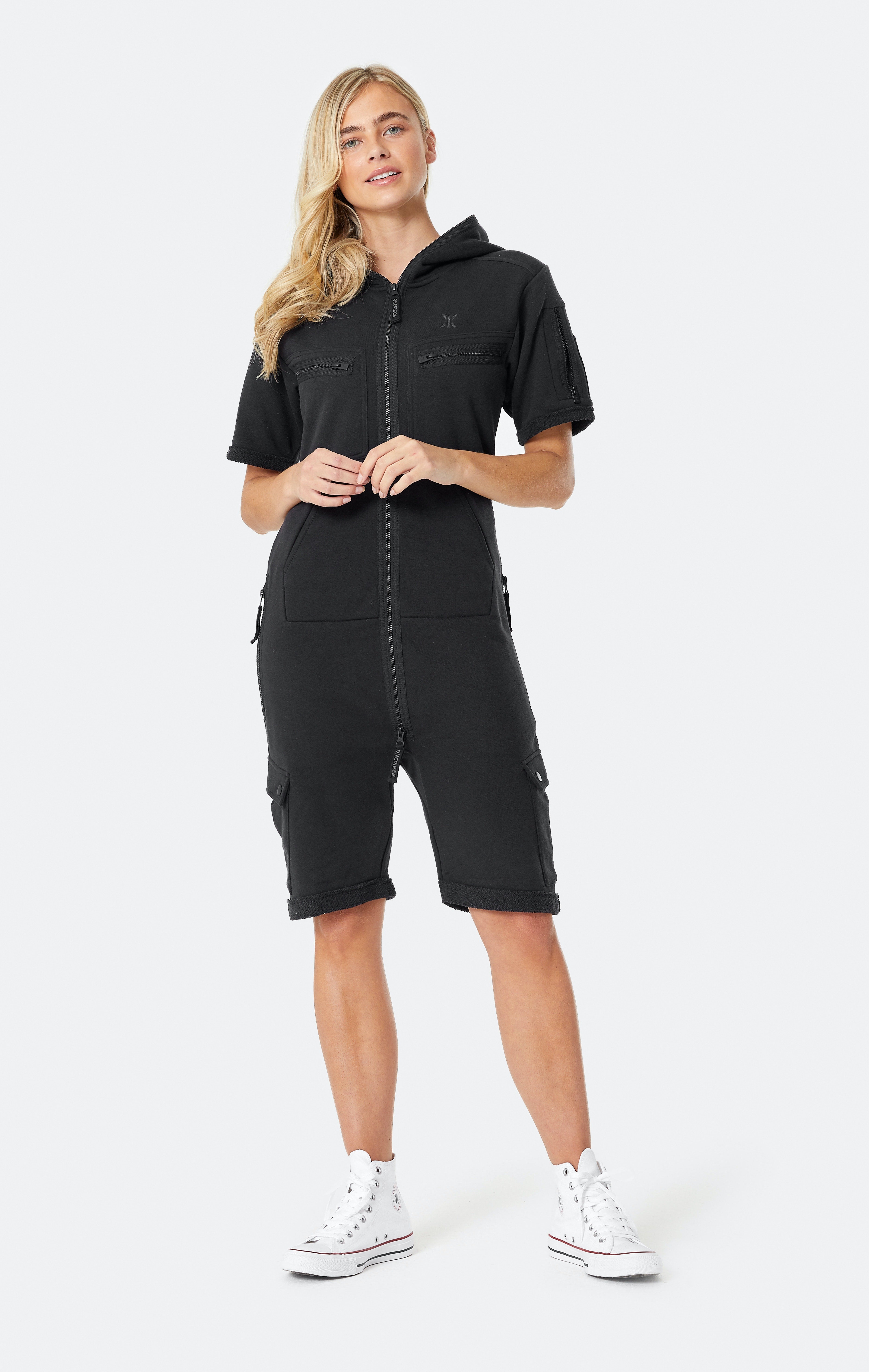 onepiece-cargo-short-jumpsuit-overall-schwarz-taschen image 4