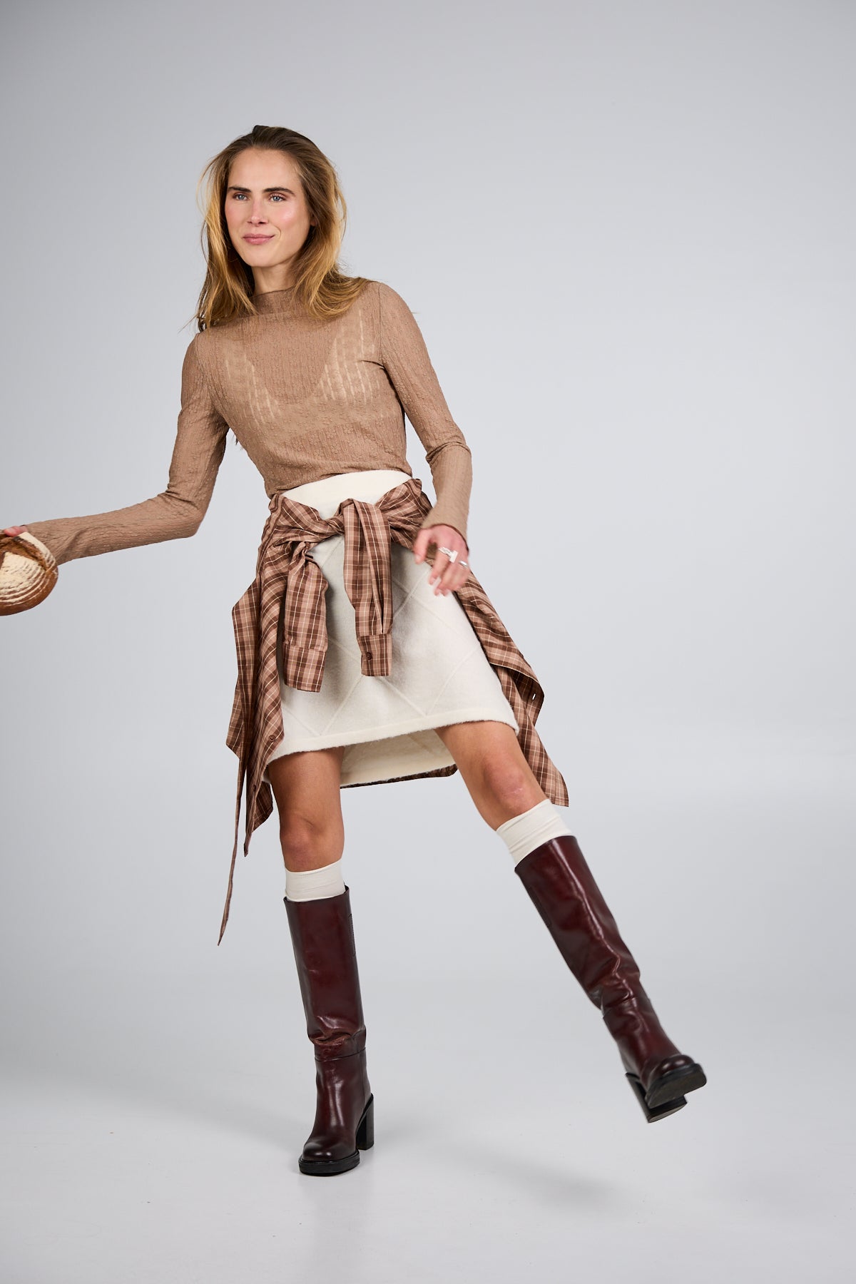 oh-april-zahara-lace-longsleeve-almond-mist-figurbetont image 3