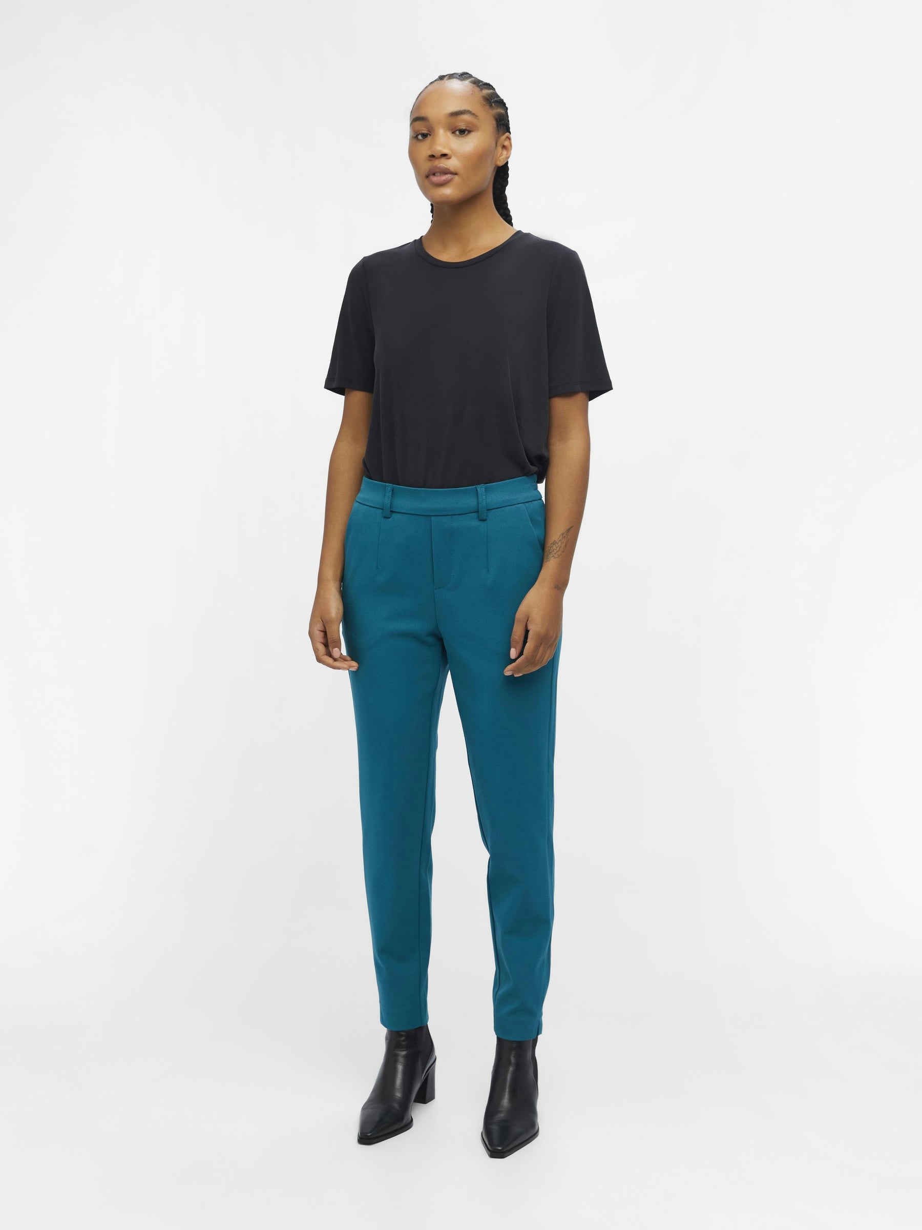 object-objlisa-hose-cropped-stretch-mittelhoch image 4