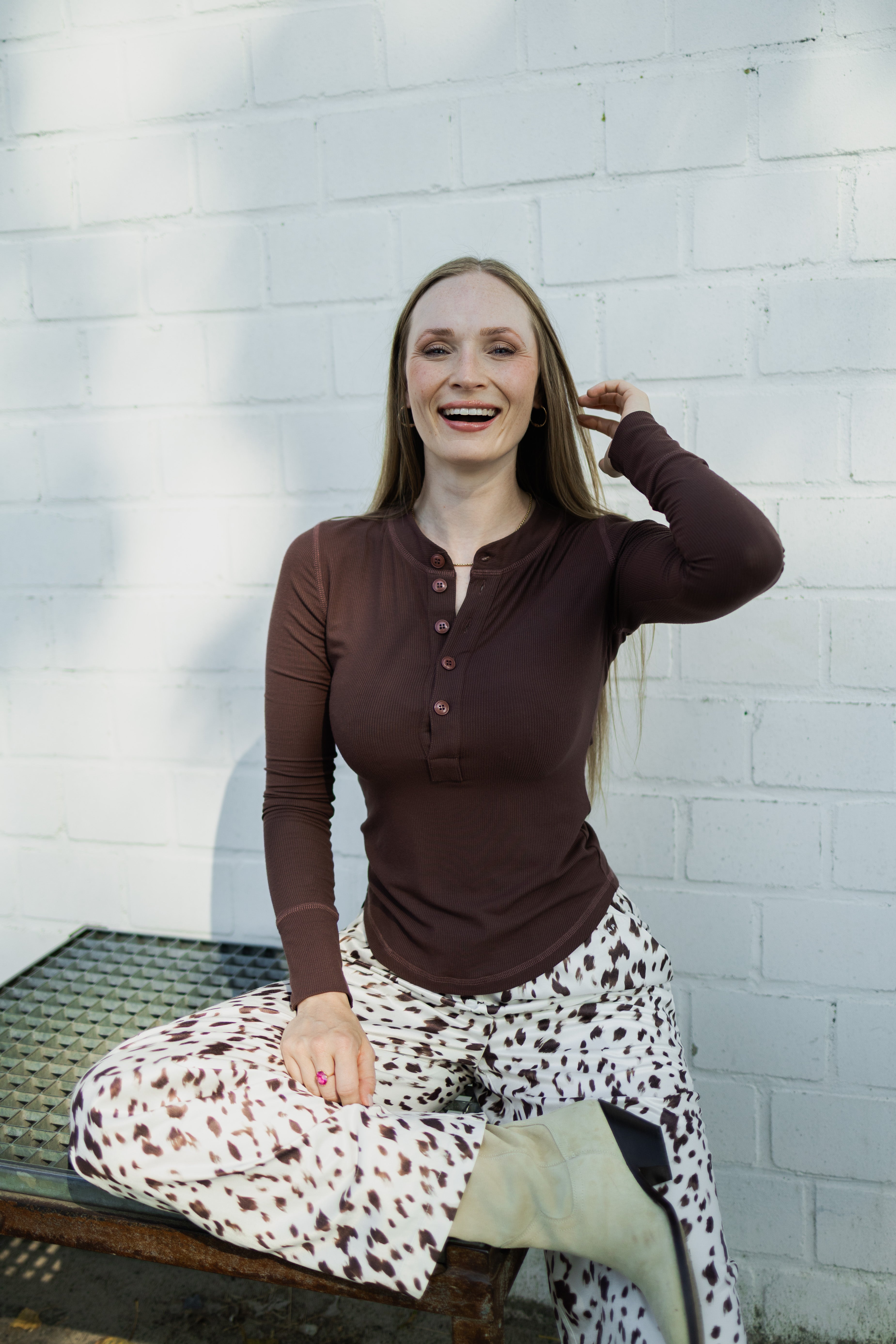 oh-april-maris-slim-fit-longsleeve-dark-brown-modal image 1