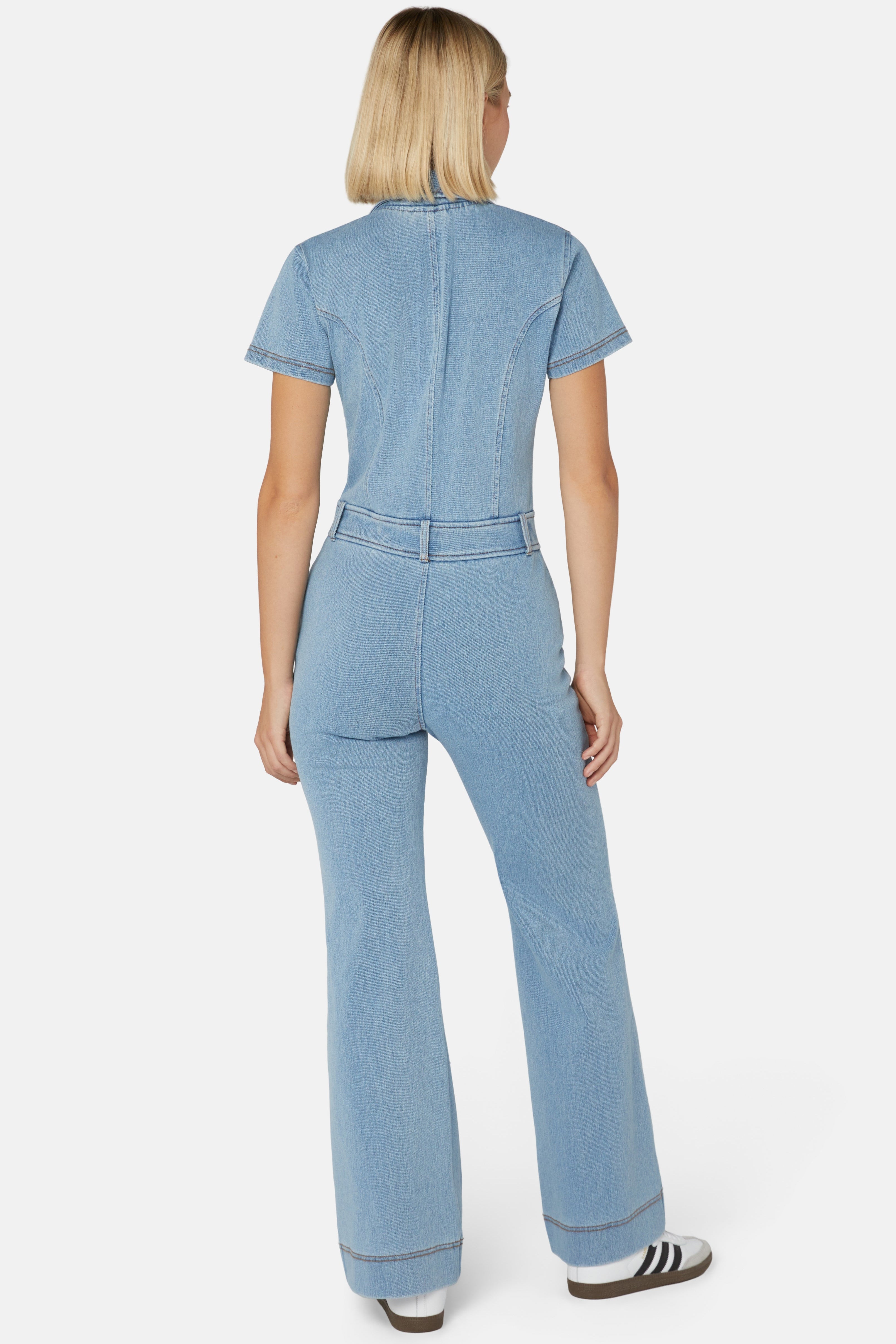onepiece-denim-fit-flared-jumpsuit-hellblau image 3