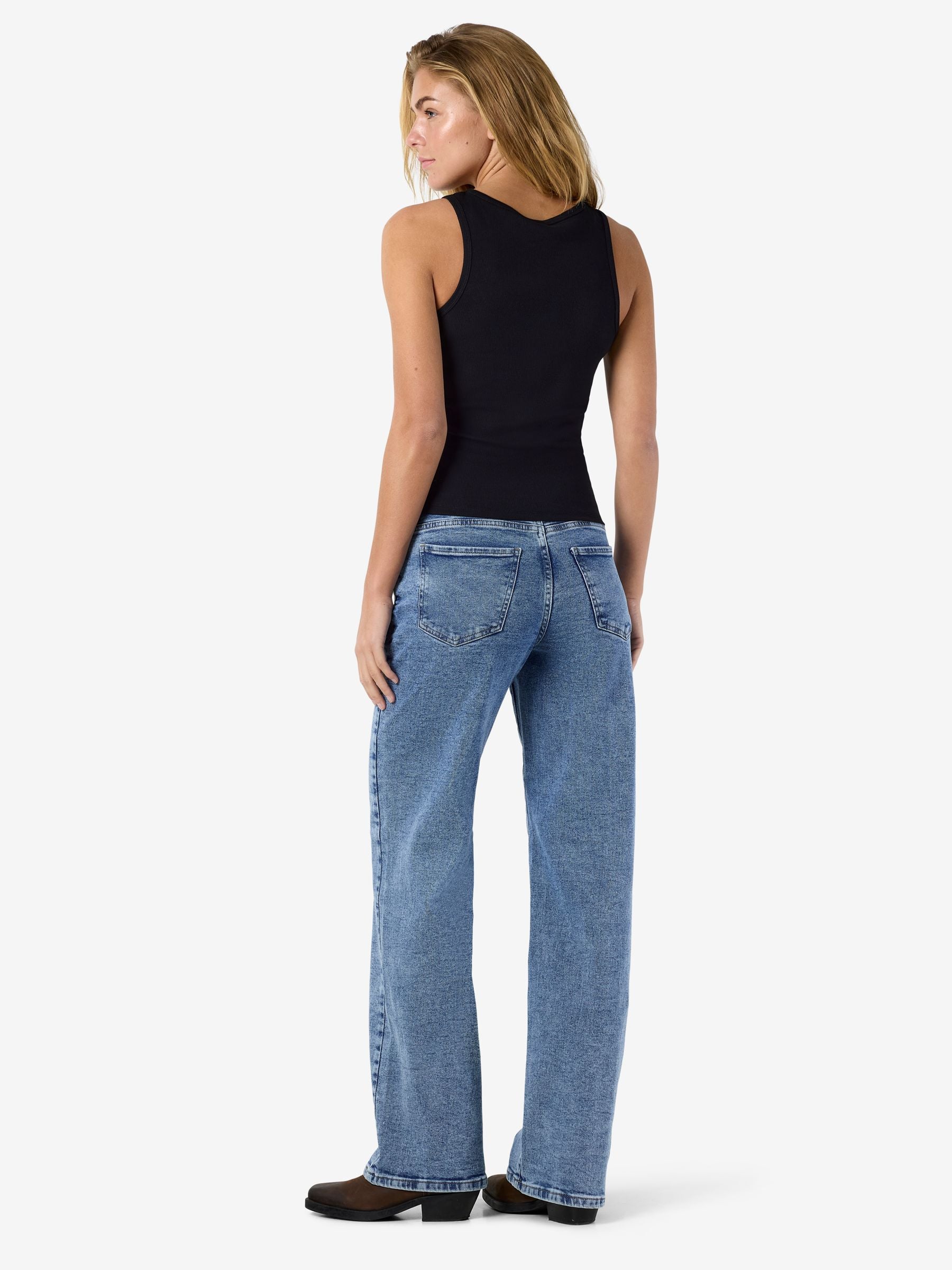 noisy-may-top-u-ausschnitt-slim-fit-stretch-rippe image 4