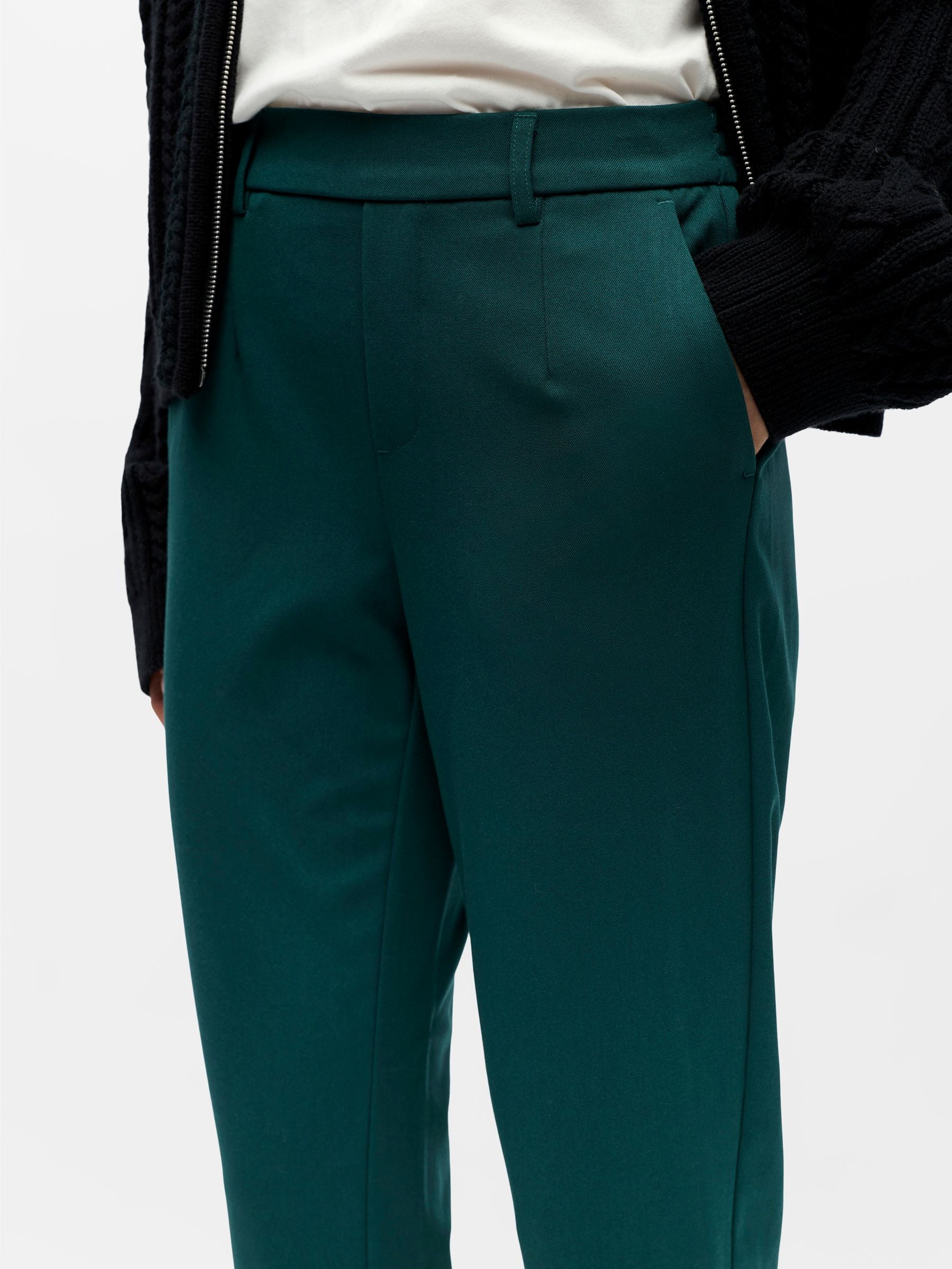 object-objlisa-hose-cropped-schmal-stretch image 5