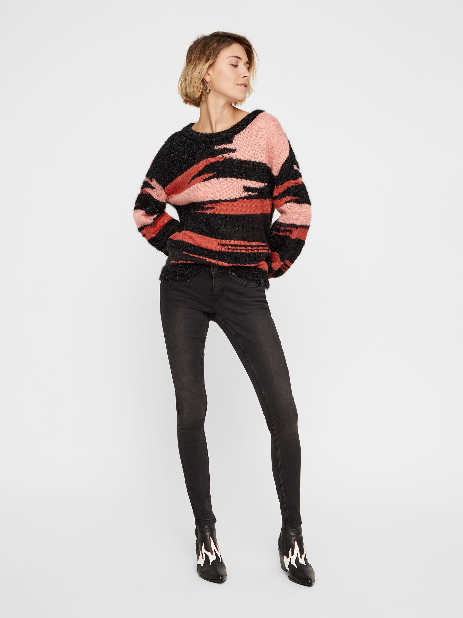 noisy-may-strickpullover-o-ausschnitt-buntes-muster image 4