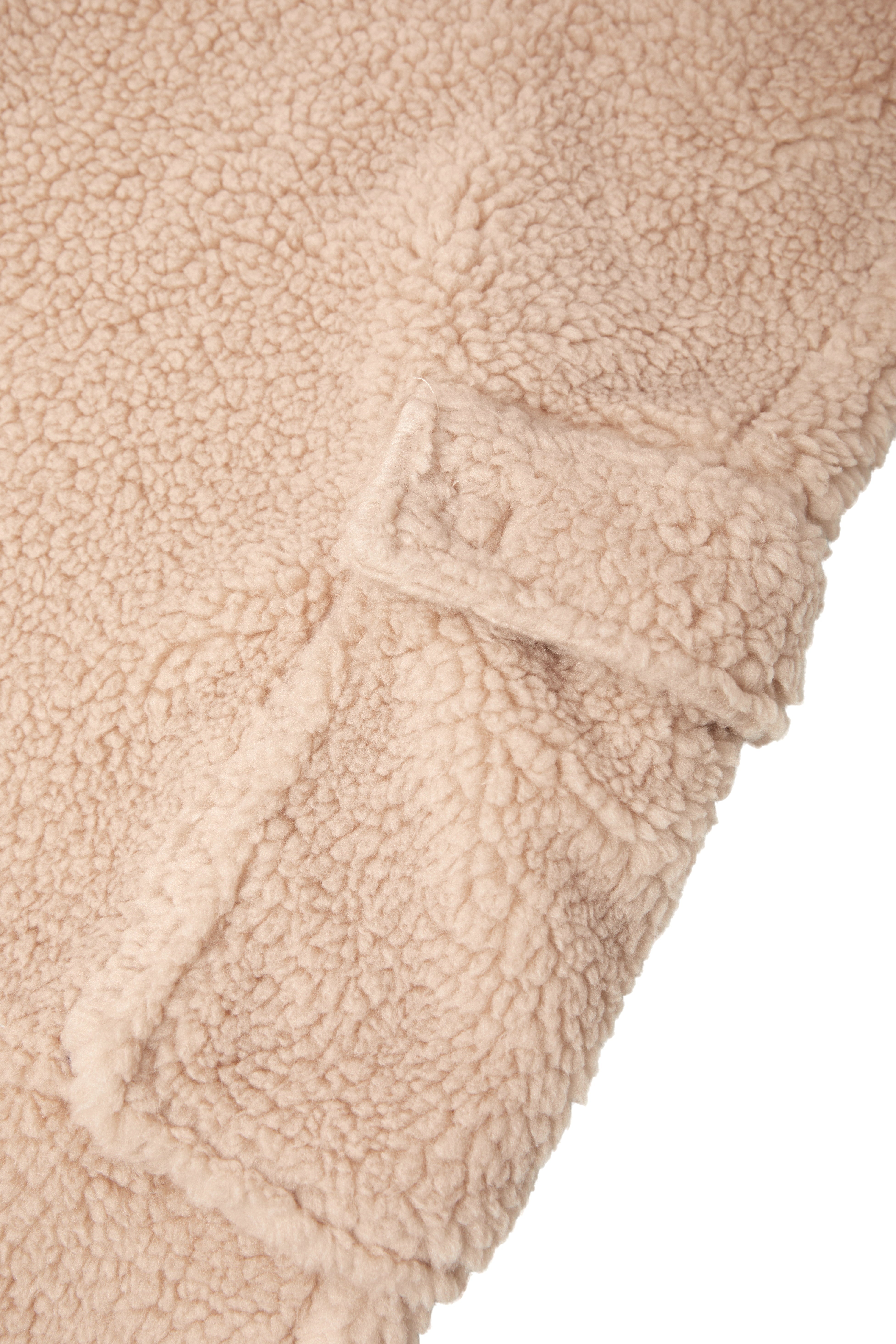 onepiece-bear-with-me-jumpsuit-overall-light-beige-teddy image 5
