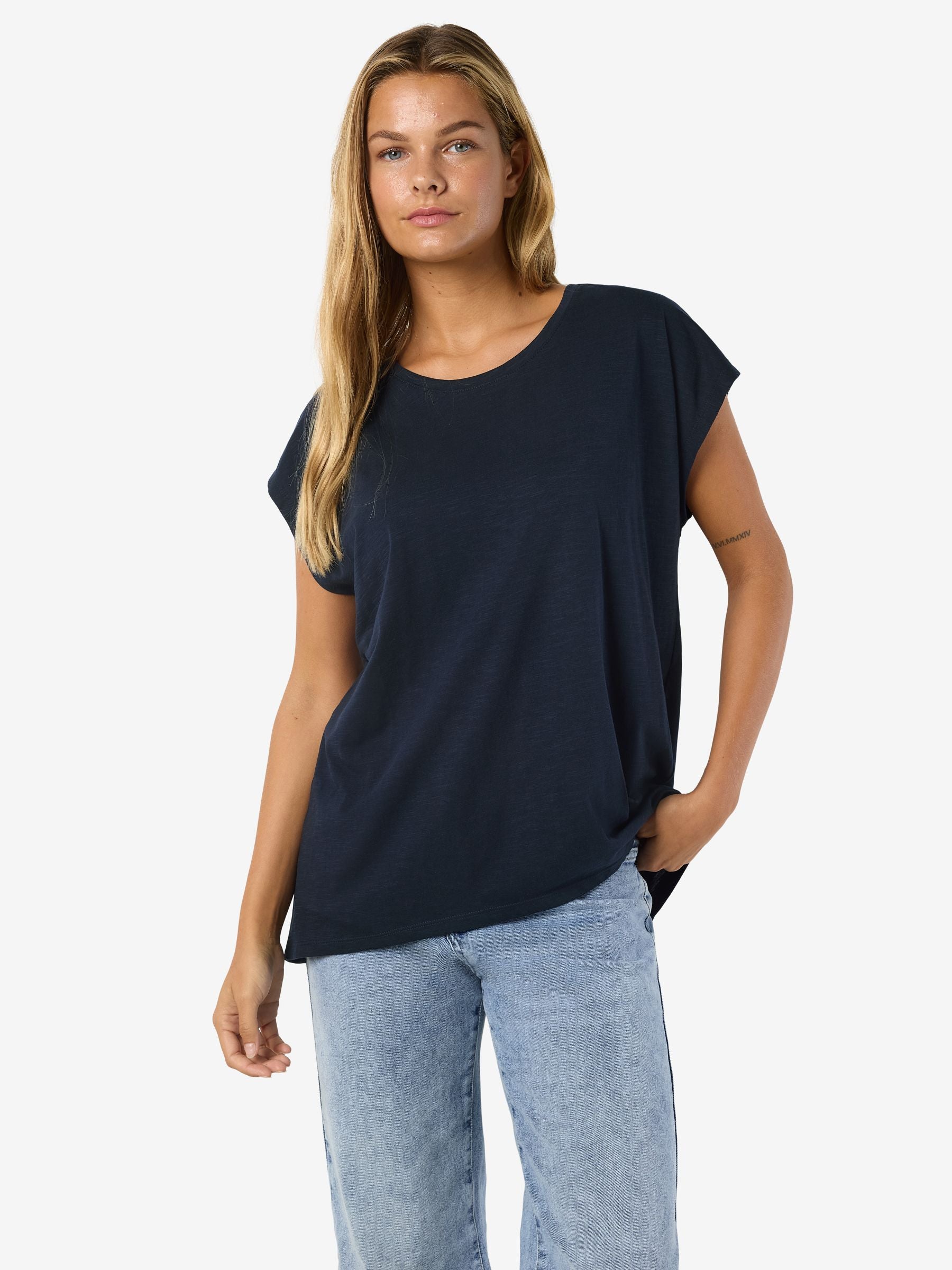 noisy-may-mathilde-t-shirt-damen-oversized-bio image 6
