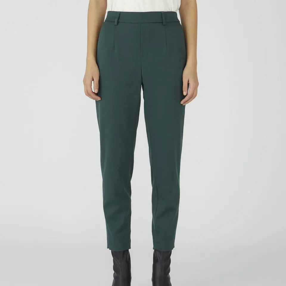 object-objlisa-slim-stoffhose-cropped-mit-bundfalten-3 image 1