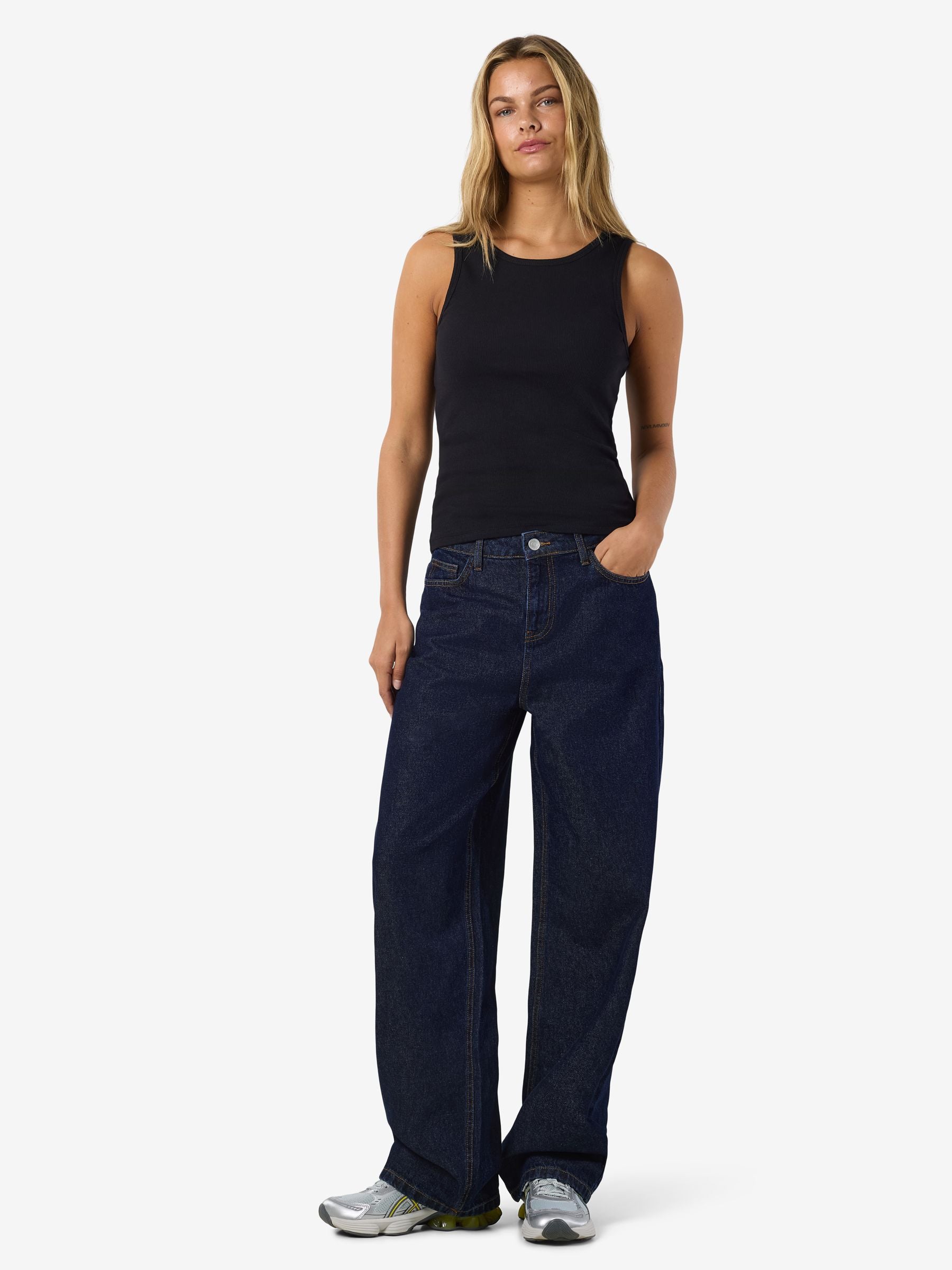noisy-may-tops-tr-gertop-u-ausschnitt-ripp-slim-fit image 3