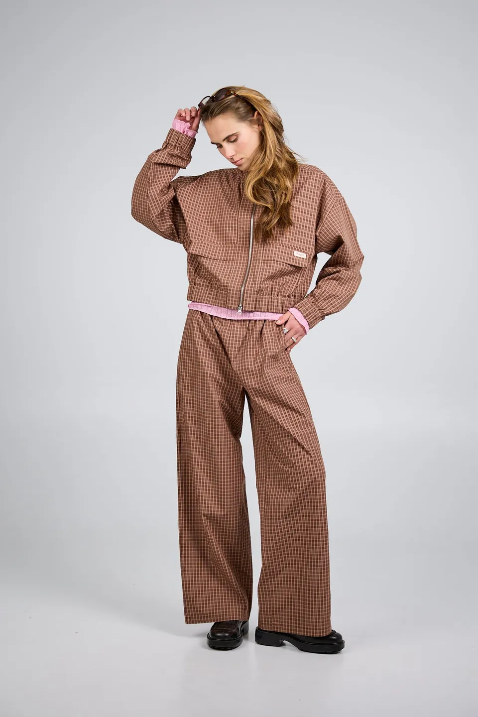 oh-april-hazel-wide-leg-pants-cocoa-dust-check-hose-karo image 1