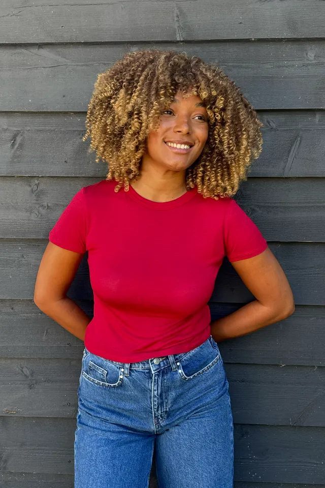 oh-april-slim-fit-t-shirt-modal-cherry-red image 1