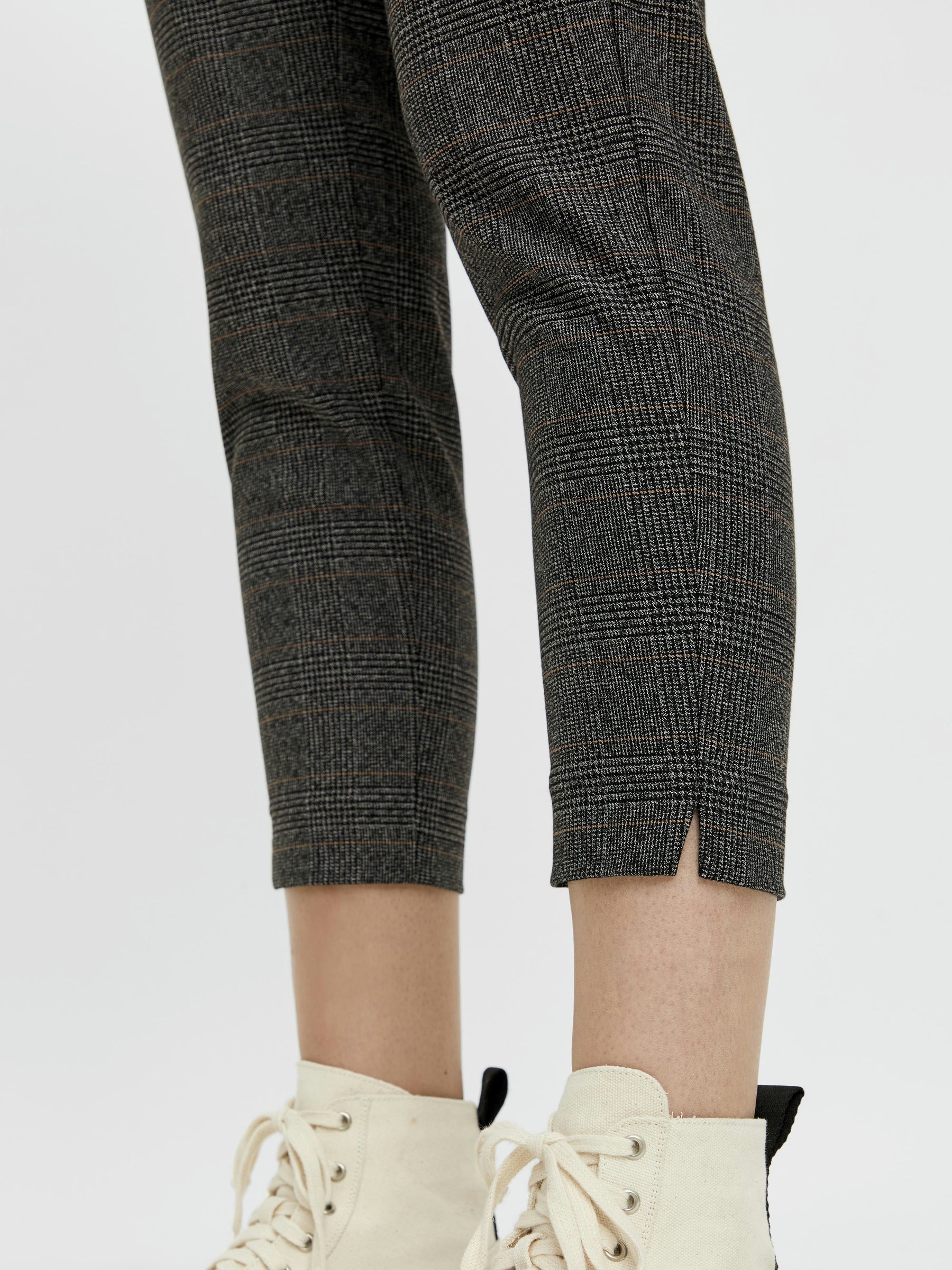 object-objilisa-slim-fit-hose-cropped-b-gelfalte-5 image 7