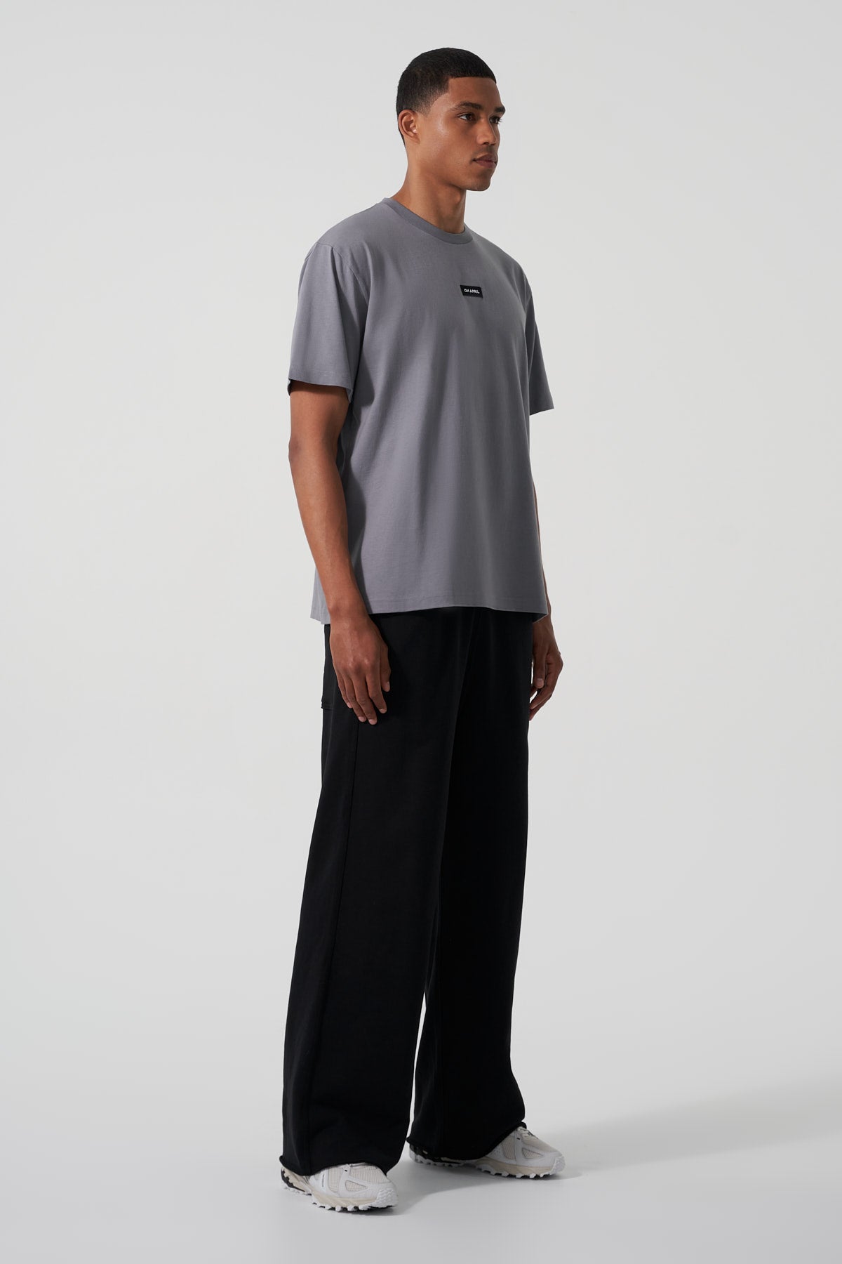oh-april-boyfriend-t-shirt-dark-grey-shirt-oversized image 4