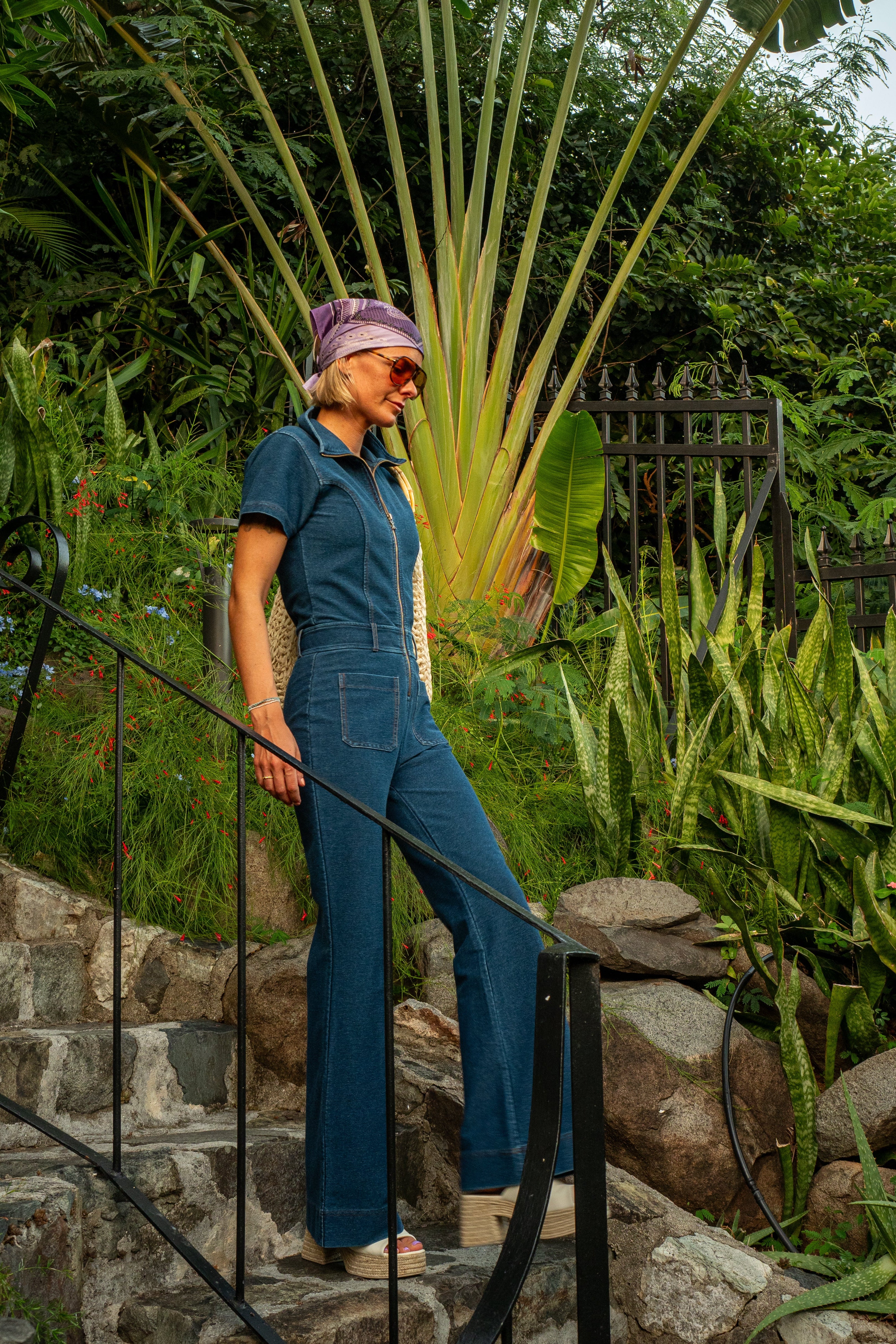 onepiece-denim-fit-and-flare-jumpsuit-blau-retro image 5