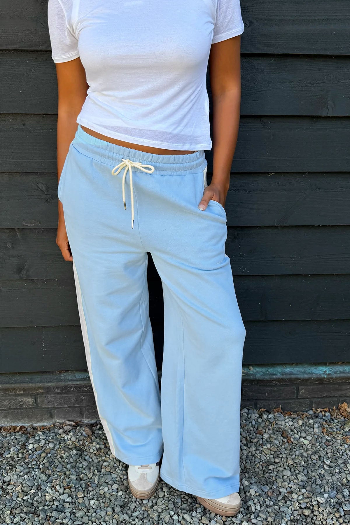 oh-april-kael-sweatpants-sky-blue-baumwolle-streifen image 2