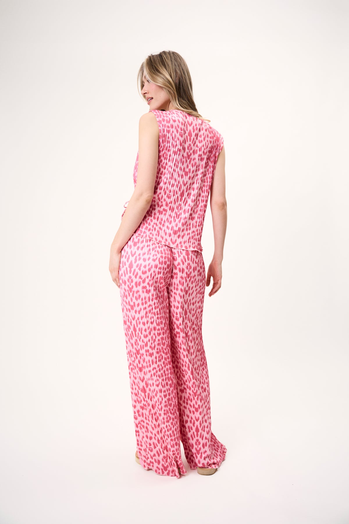 oh-april-leo-plissee-power-set-loungeset-leo-raspberry image 3