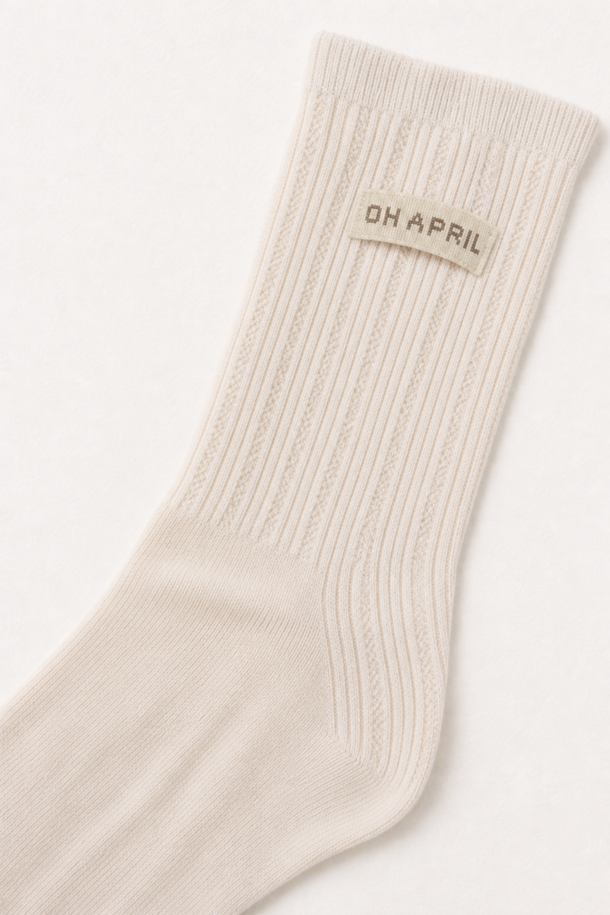 oh-april-stricksocken-off-white-socken-zopfmuster image 2