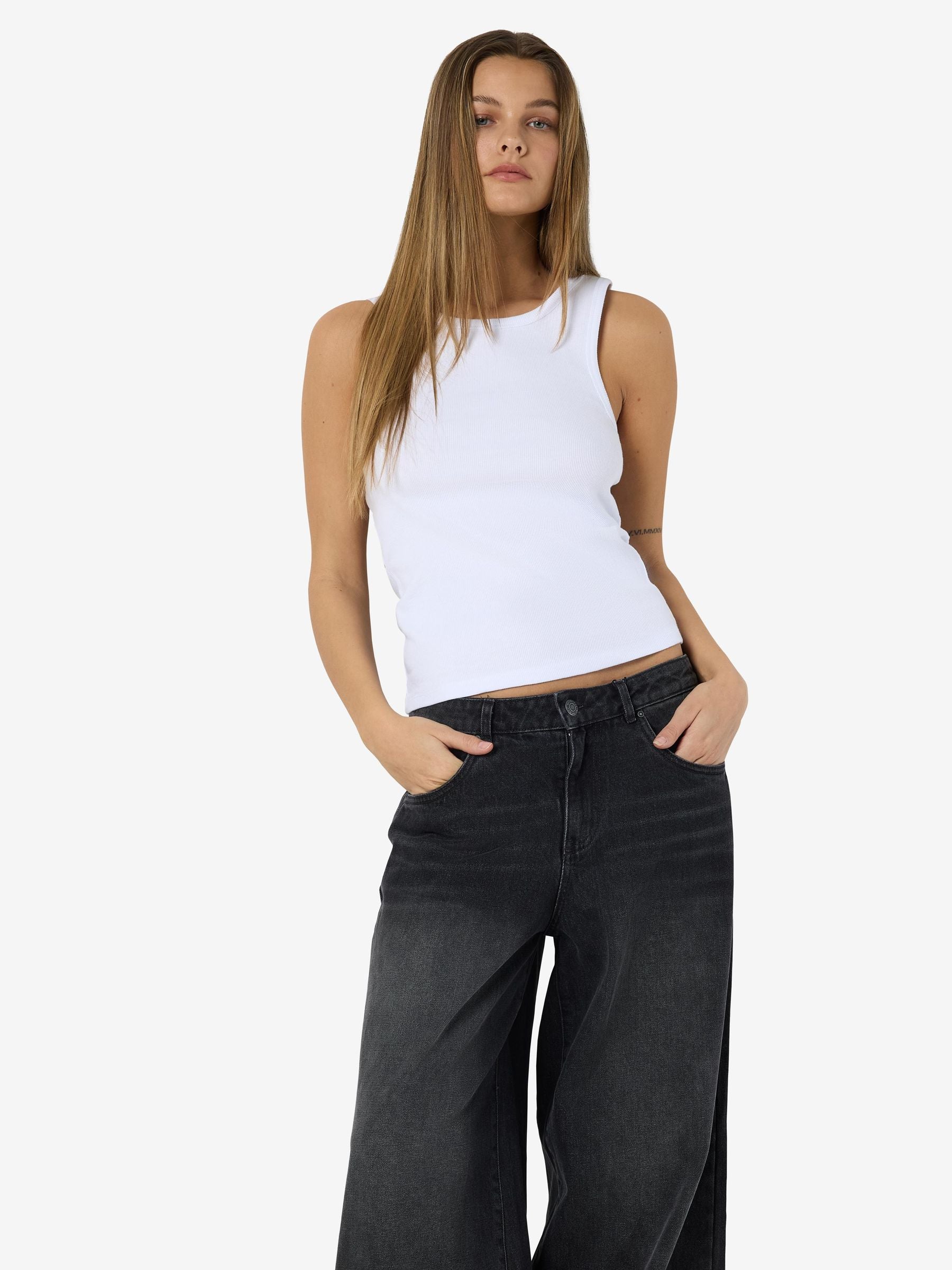 noisy-may-nmmaya-top-u-ausschnitt-ripp-slim-fit-6 image 6