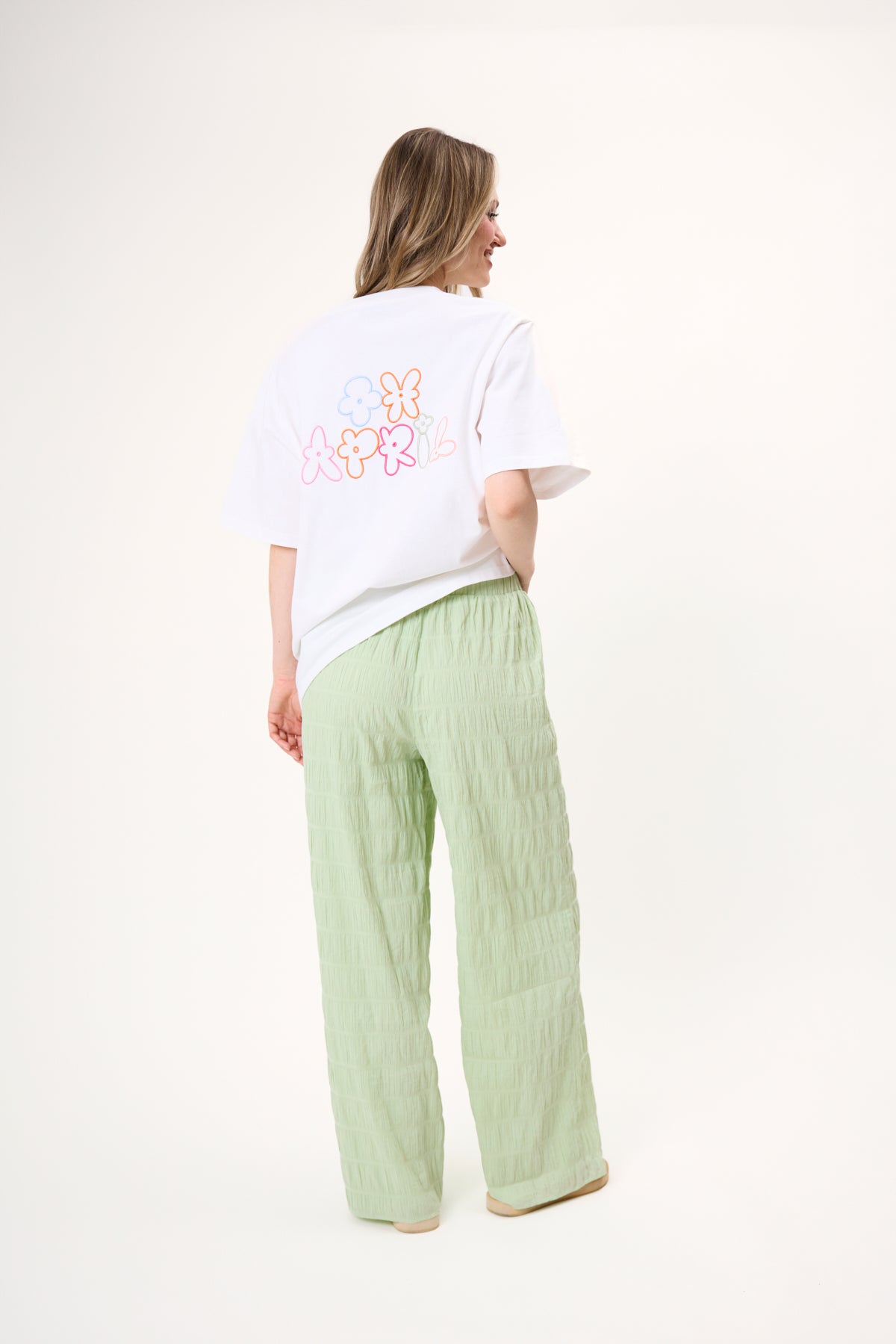 oh-april-bf-t-shirt-flower-white-baumwolle-oversized image 2