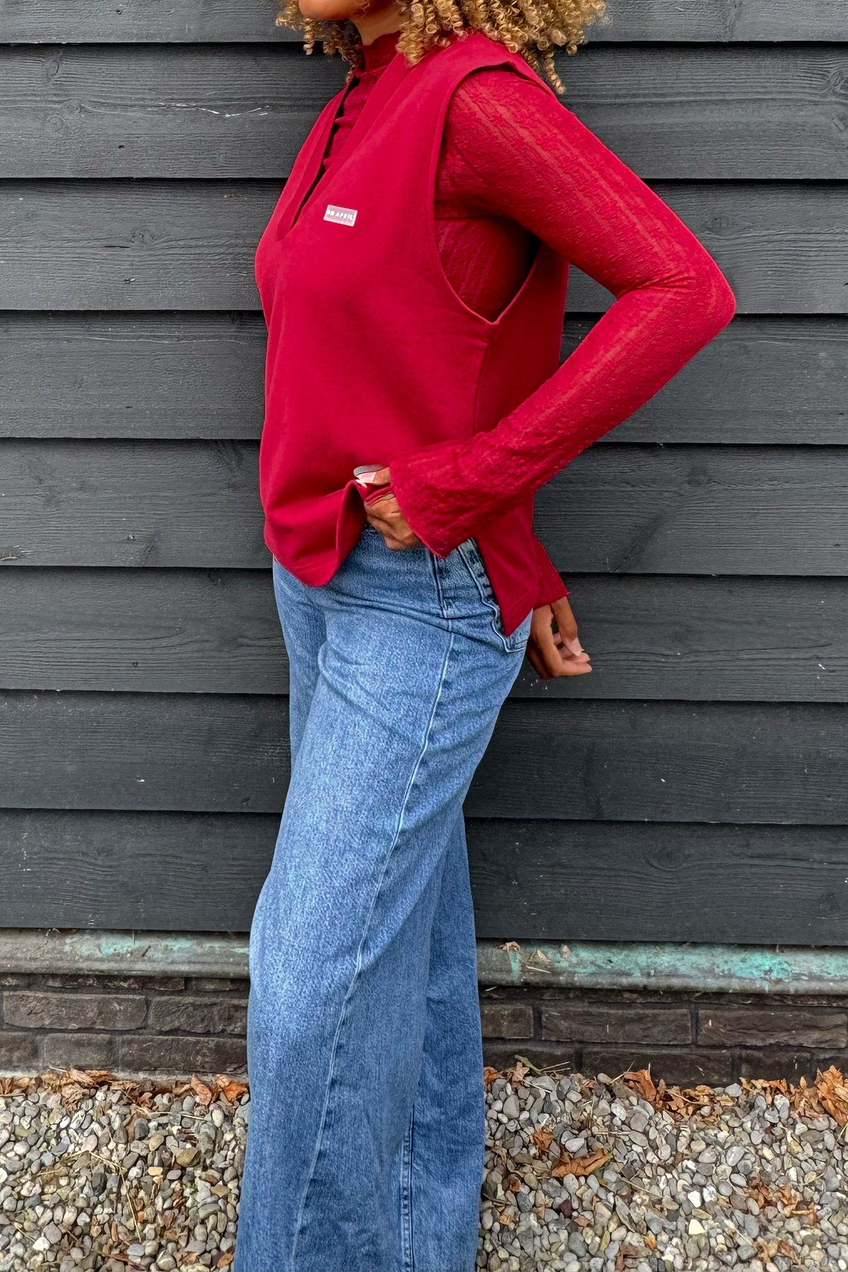 oh-april-sweat-weste-cherry-red-v-ausschnitt-baumwolle image 3