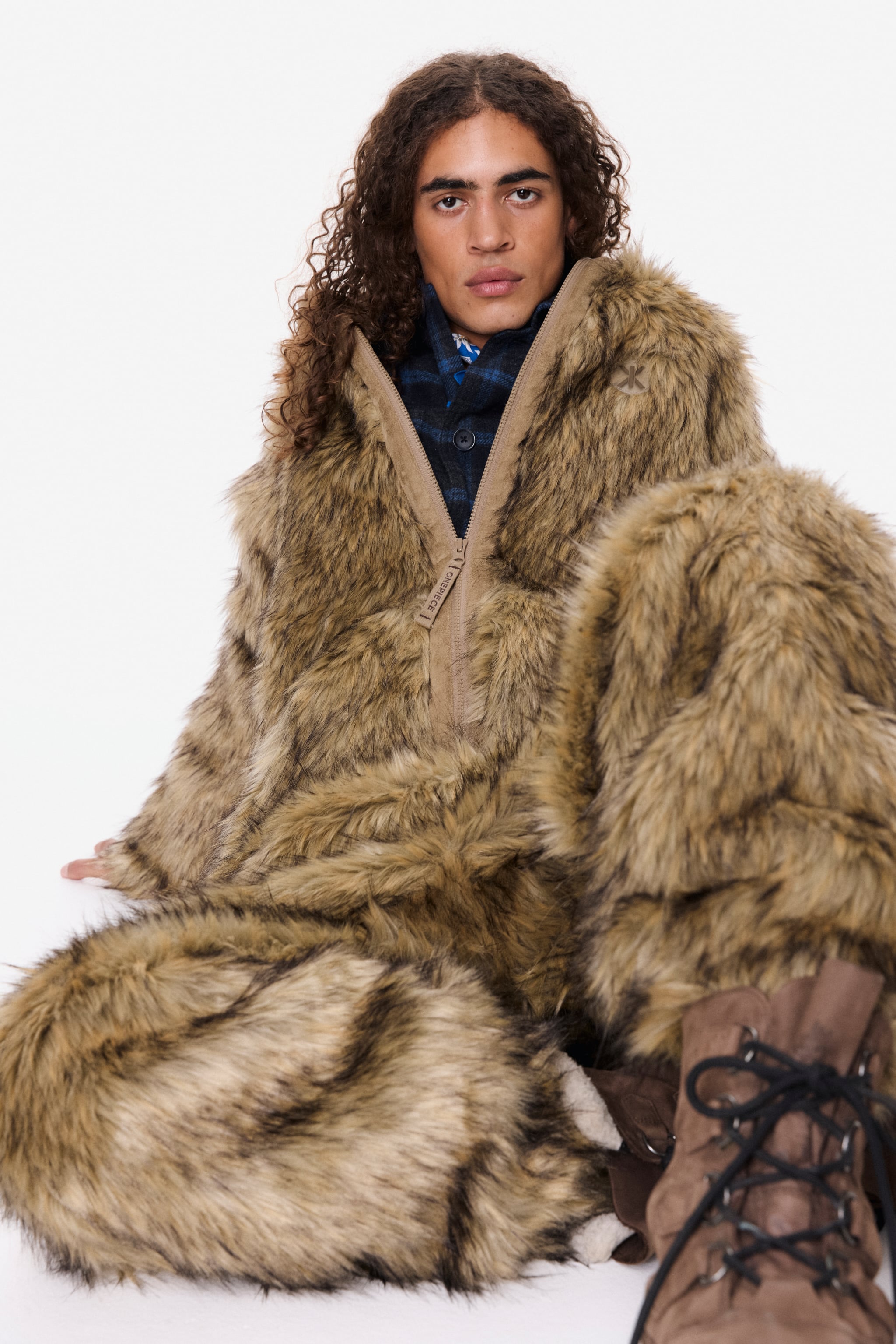 onepiece-good-hair-day-jumpsuit-braun-kunstfell-warm image 2