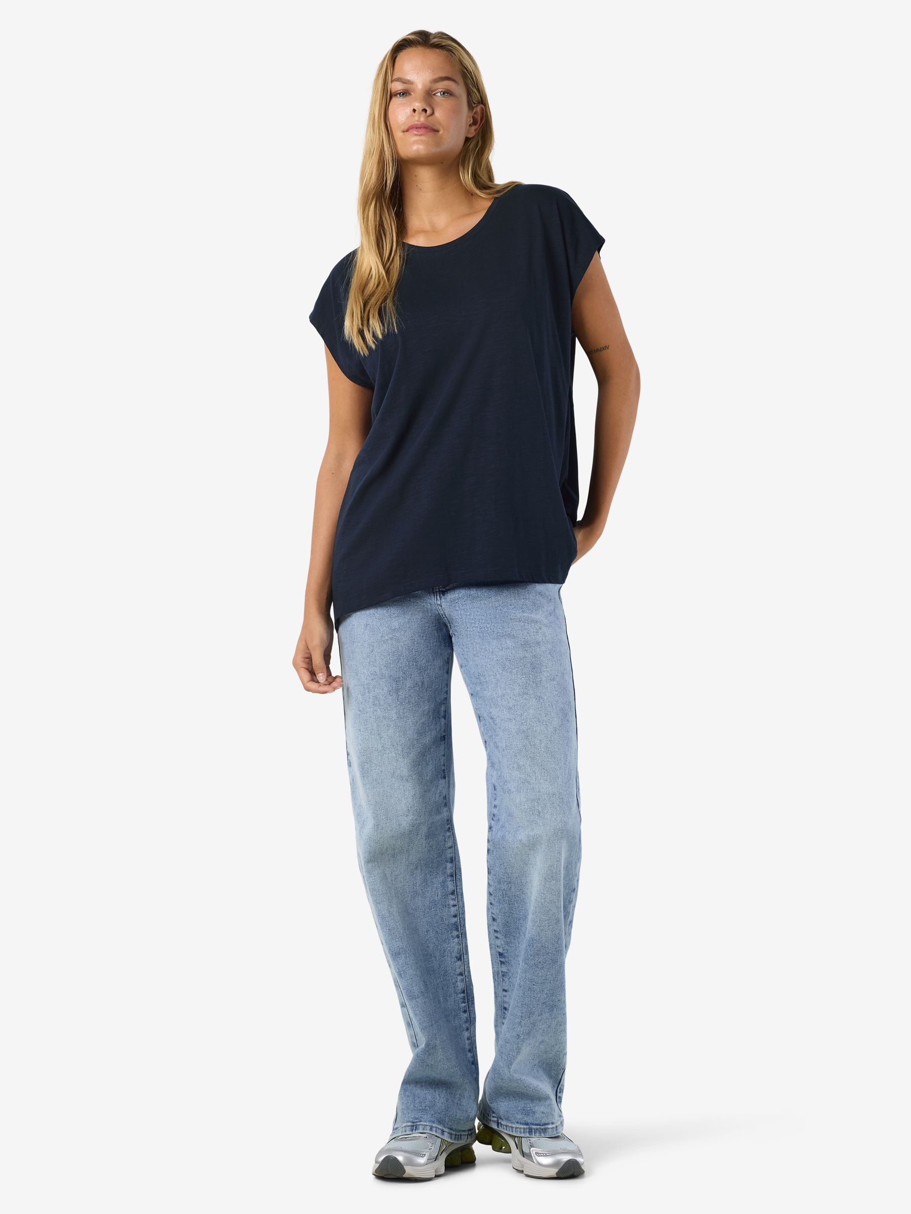 noisy-may-mathilde-t-shirt-damen-oversized-bio image 3