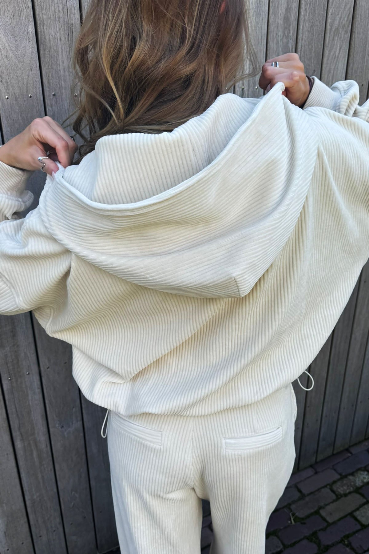 oh-april-jacken-westen-cropped-cord-jacke-kapuze-beige image 4