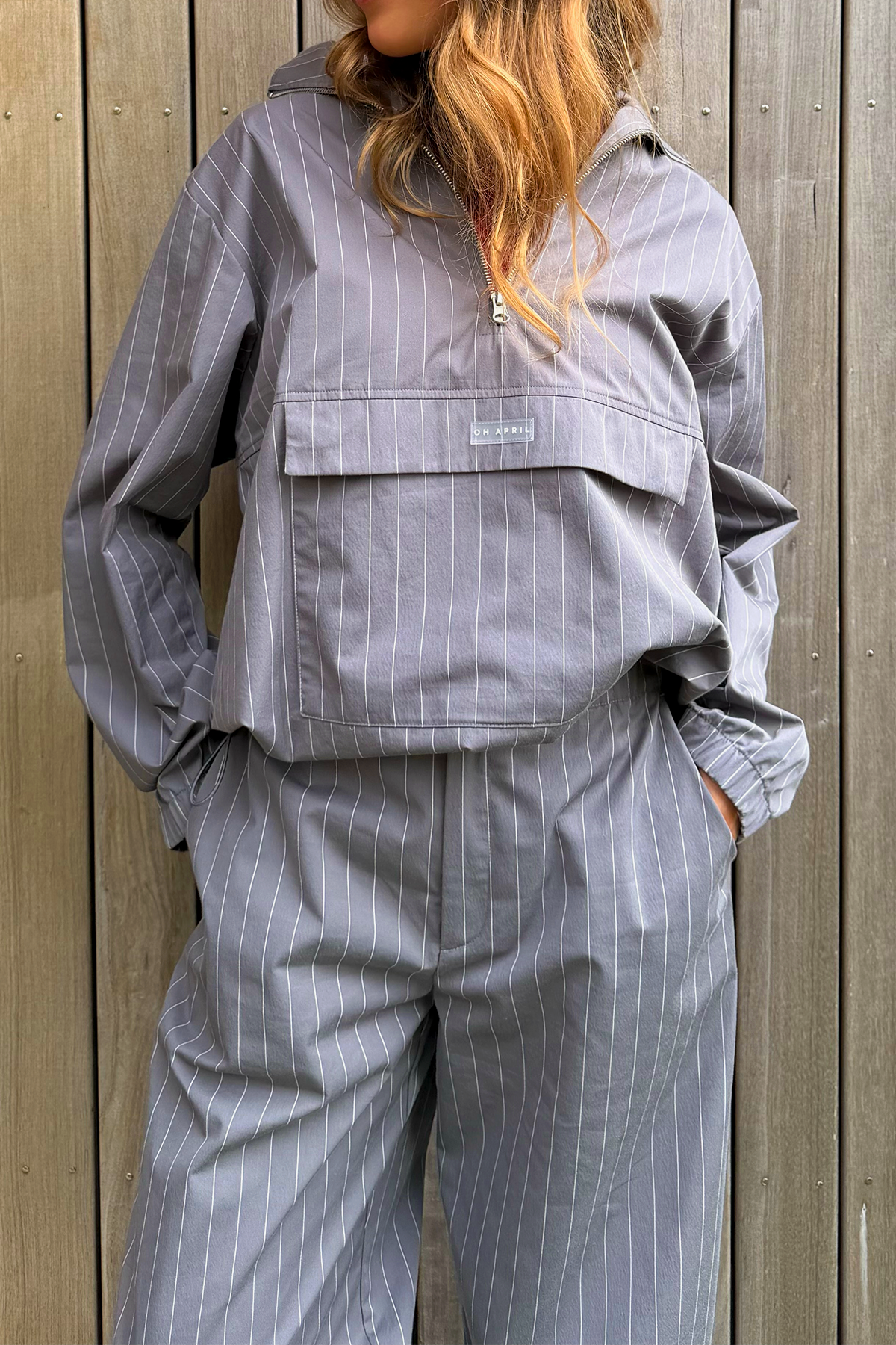 oh-april-windbreaker-dark-grey-jacke-mit-kordelzug image 2