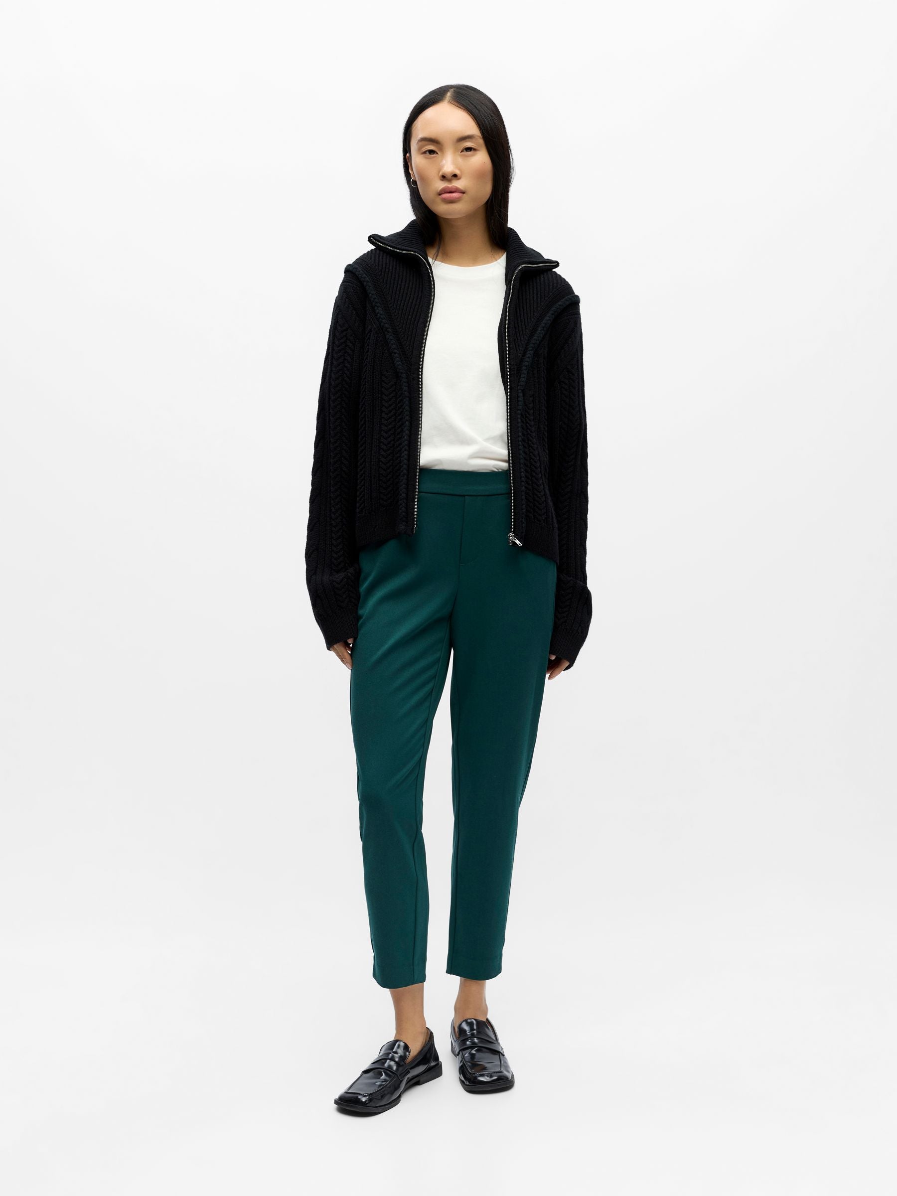 object-objlisa-hose-cropped-schmal-stretch image 4