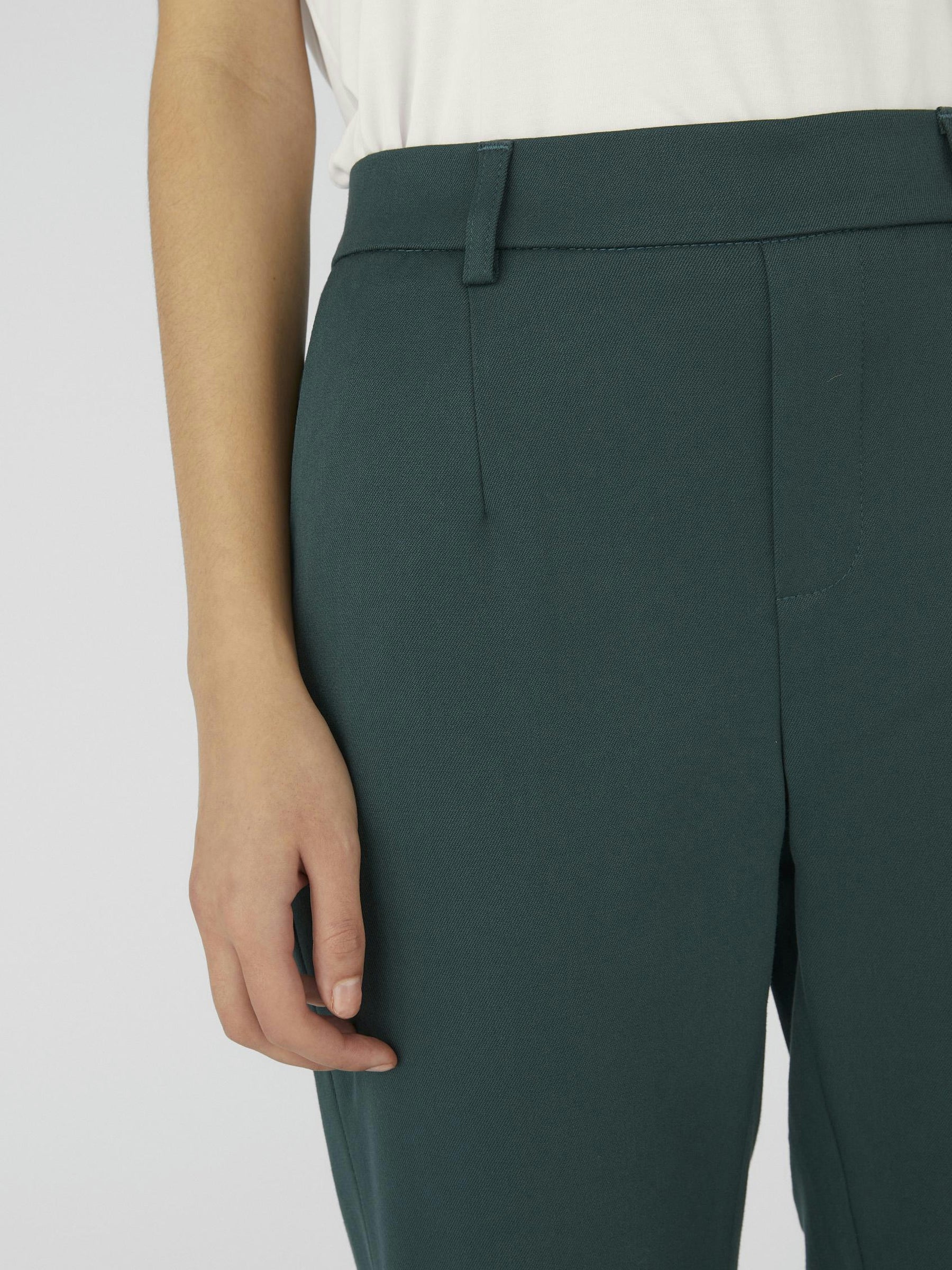 object-objlisa-slim-stoffhose-cropped-mit-bundfalten-3 image 4